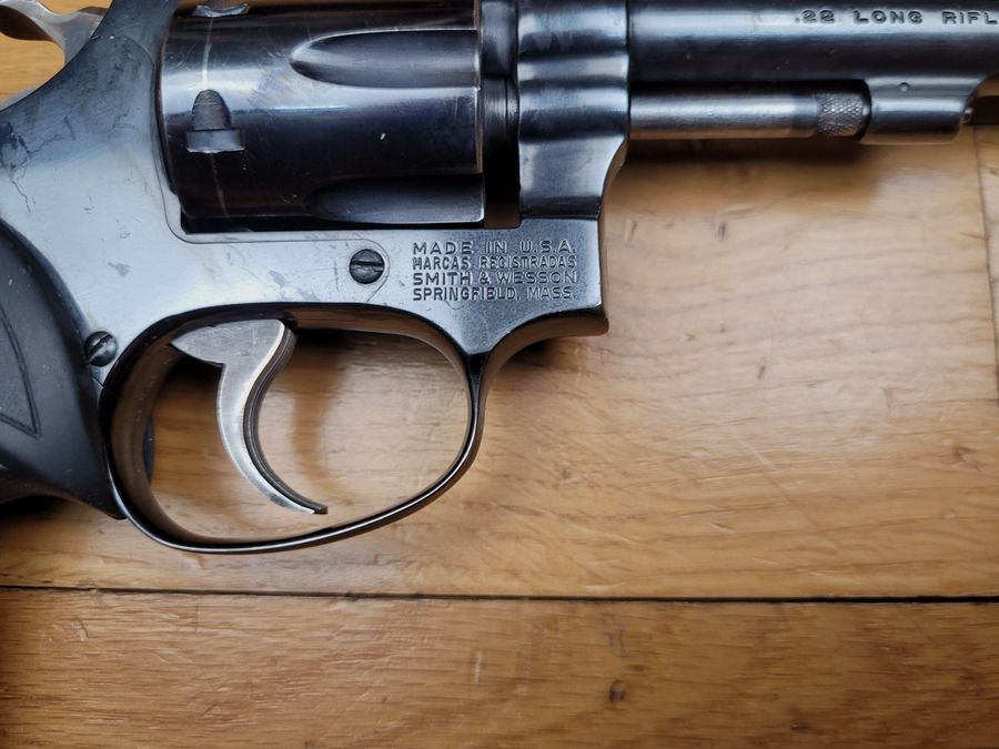 Schöner Revolver Smith & Wesson – Mod 34-1 – in .22 LR und 4 Zoll – Pachmayr-Griff – schöne Mechanik und schöner Lauf – TBE+ und perfekt für den Stand!, Bild 5 von 17