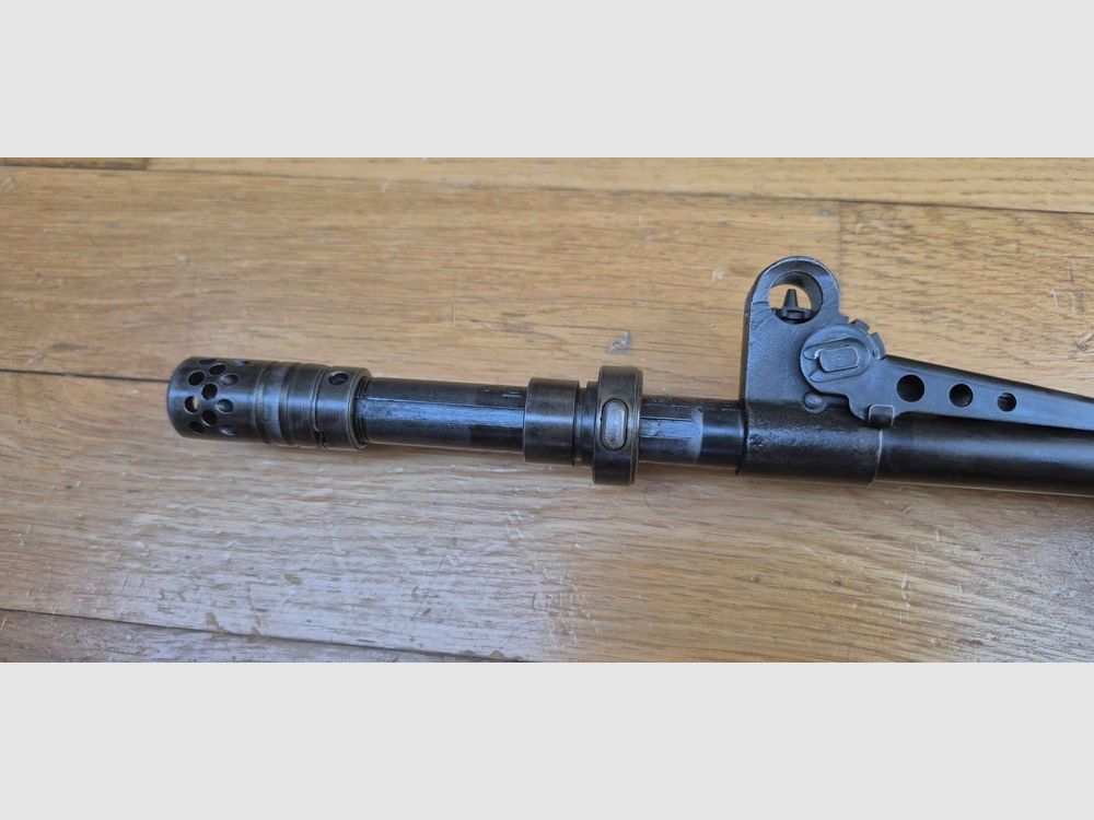 Schönes und sehr seltenes Selbstladeflinte MAS 49-56 – Originalkaliber 7,5 x 54 MAS – Mythische Waffe – Sehr gute mechanische Funktion – Schöner Lauf mit klaren Zügen – Guter ästhetischer Zustand – zwei 10-Schuss-Magazine – Nachtsicht- und Platzpatronenfunktion (selten) – Gewehrriemen – Seltene Waffe in TBE+, Bild 32 von 35