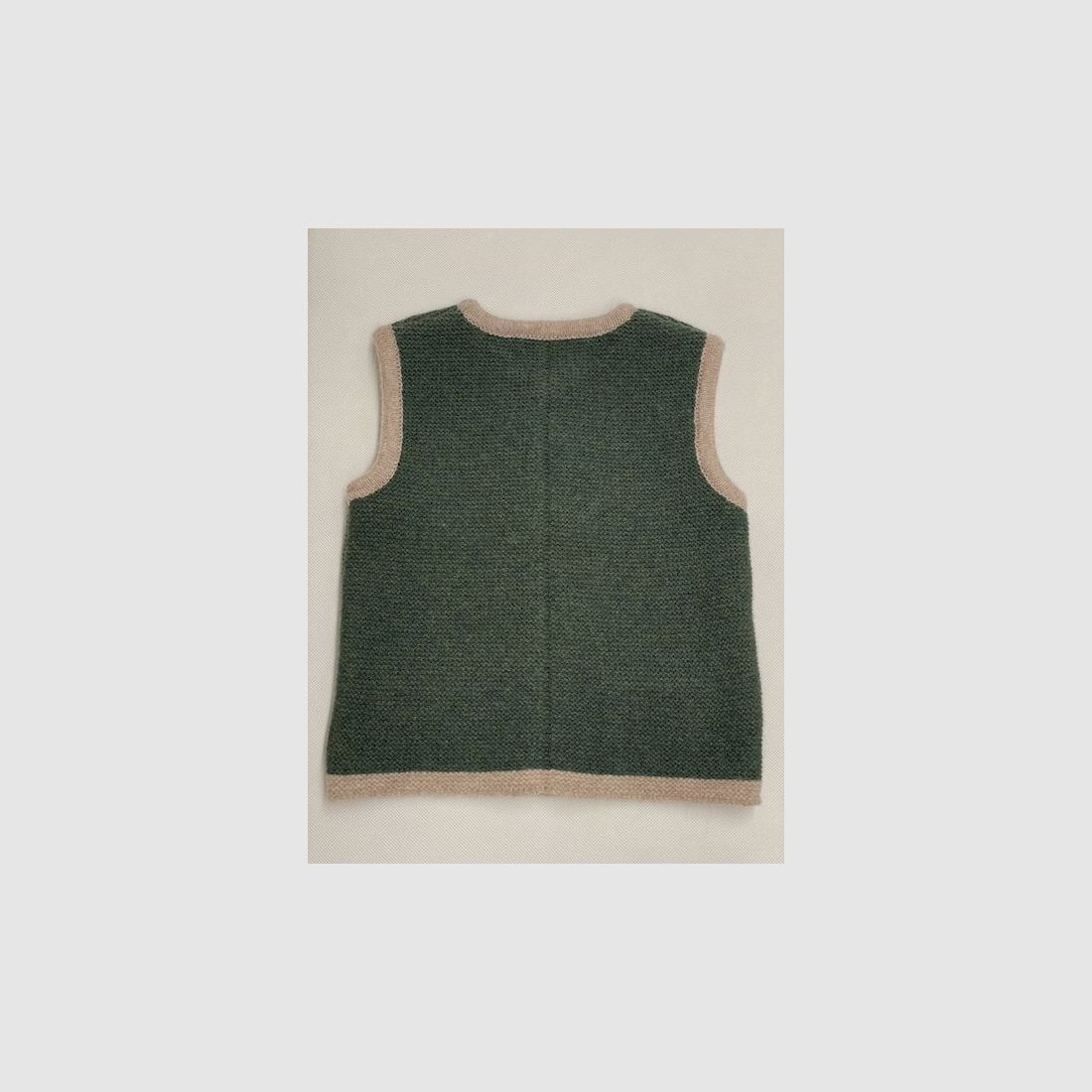 Gilet lavorato a maglia per bambini in lana merino verde loden/beige, immagine 2 di 2