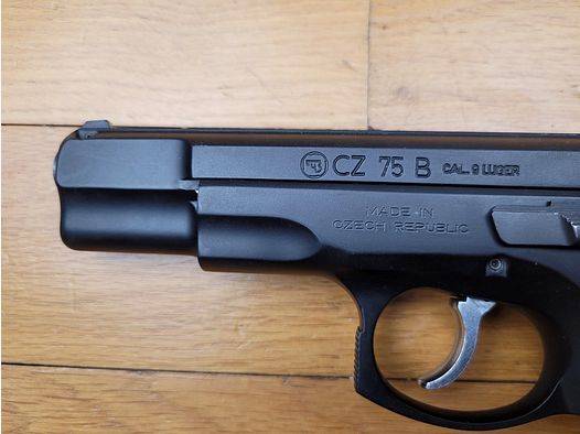 Pistola usata CZ75 – Modello BD – calibro 9 x 19 – Tutto acciaio – 2 caricatori – Ottime condizioni
