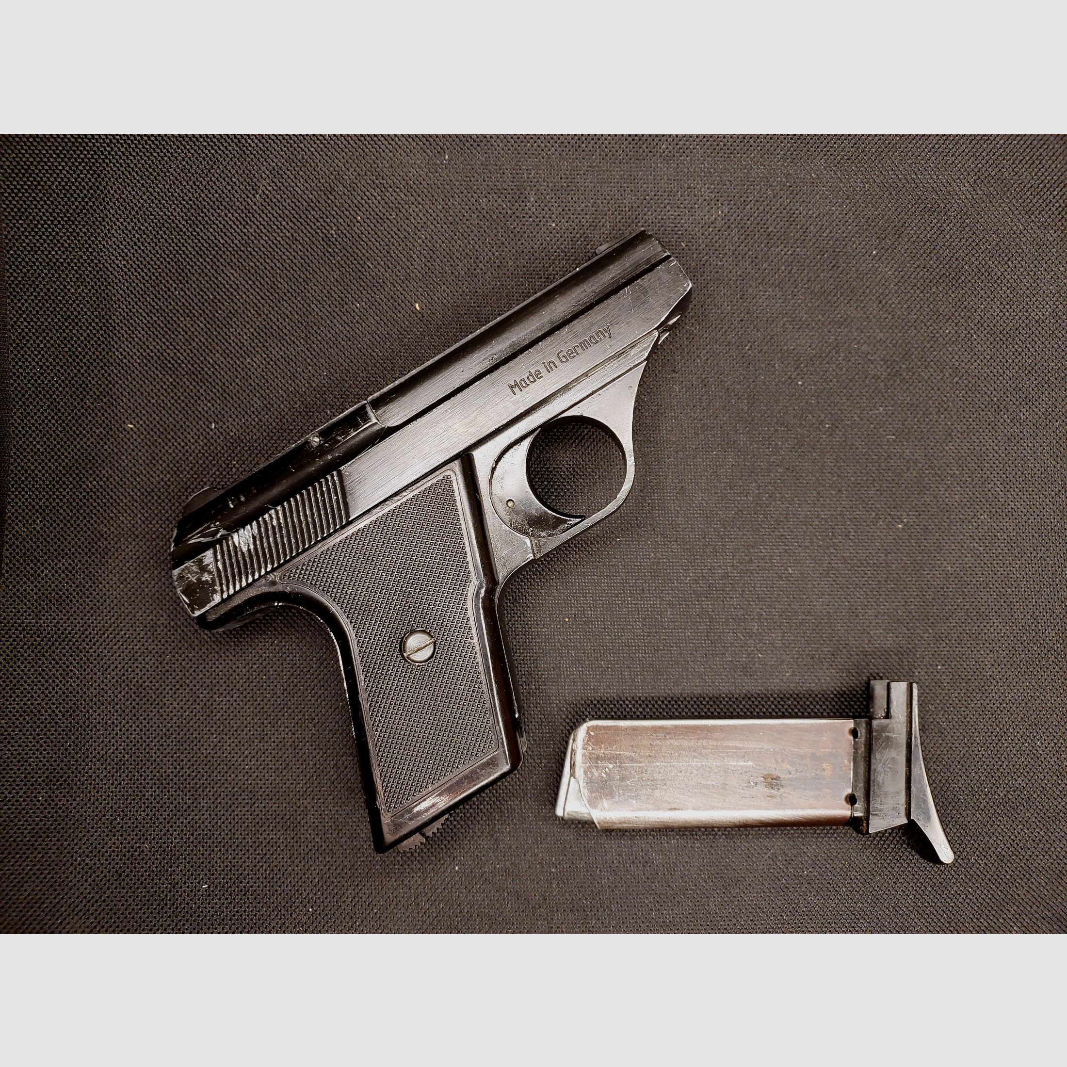 Perfecta FBI 8000 (PTB 387) mit Schulterholster