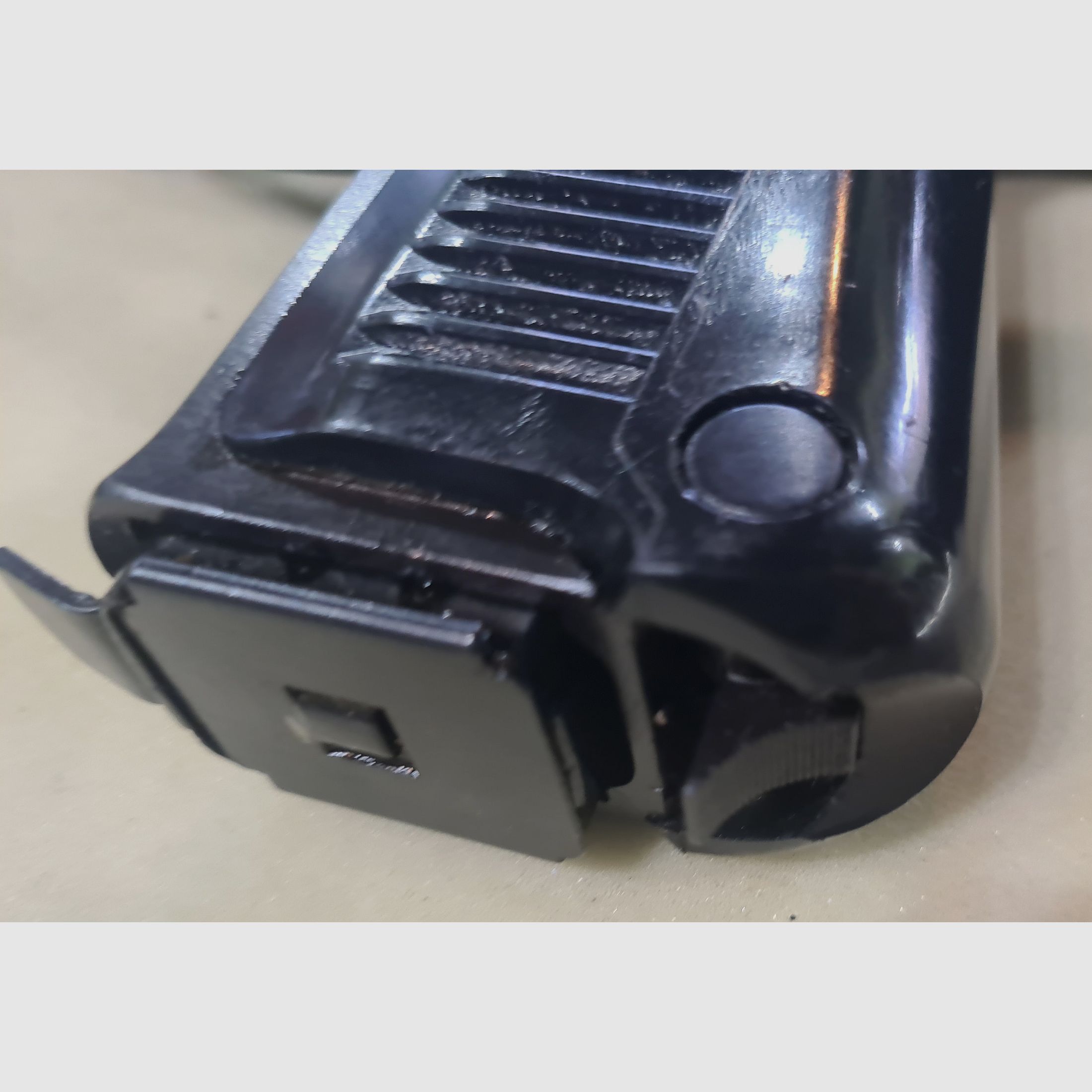 Pistola semiautomatica PM wz. 63 Rak cal. 9x18mm / 9mm Makarov, PRIMO LOTTO DI PRODUZIONE 1969, CANNA CROMATA SU ENTRAMBI I LATI, SGANCIO DEL CARICATORE MAGGIORATO, CONDIZIONI IDEALI, immagine 5 di 5