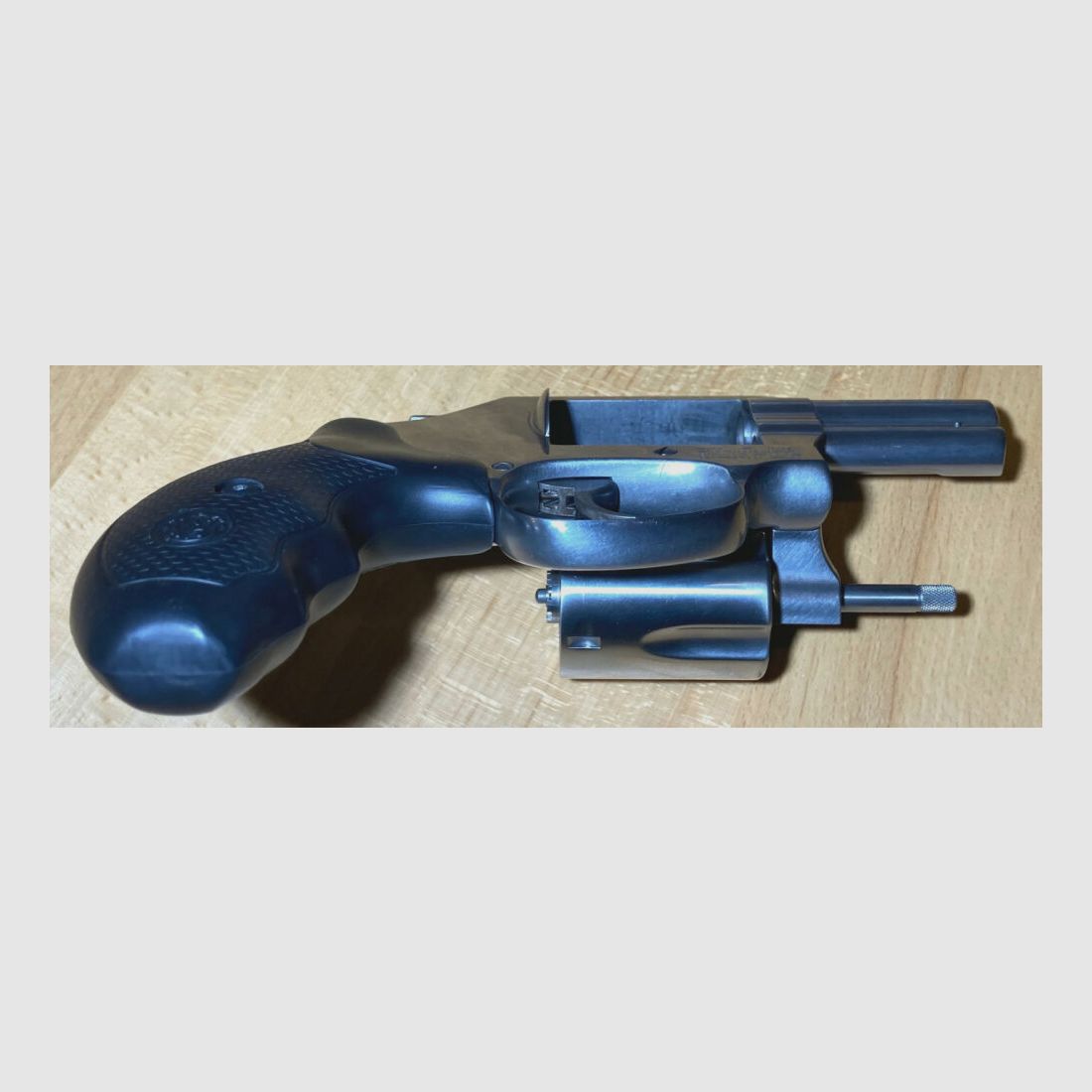 Smith & Wesson Model 60 z ramą J 5-strzałową