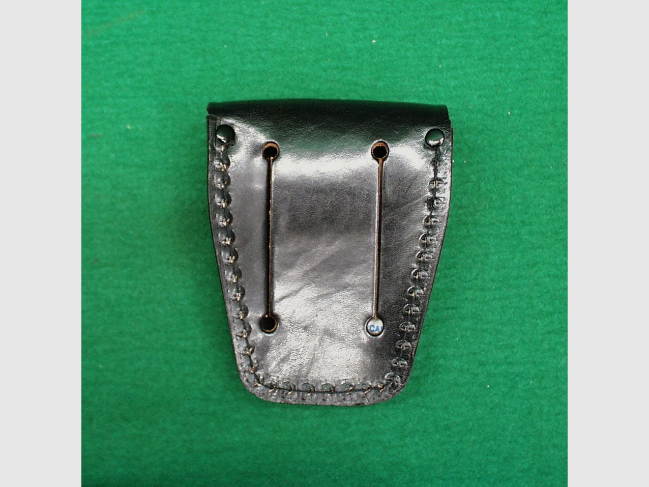 Unknown handcuff case, leather pouch