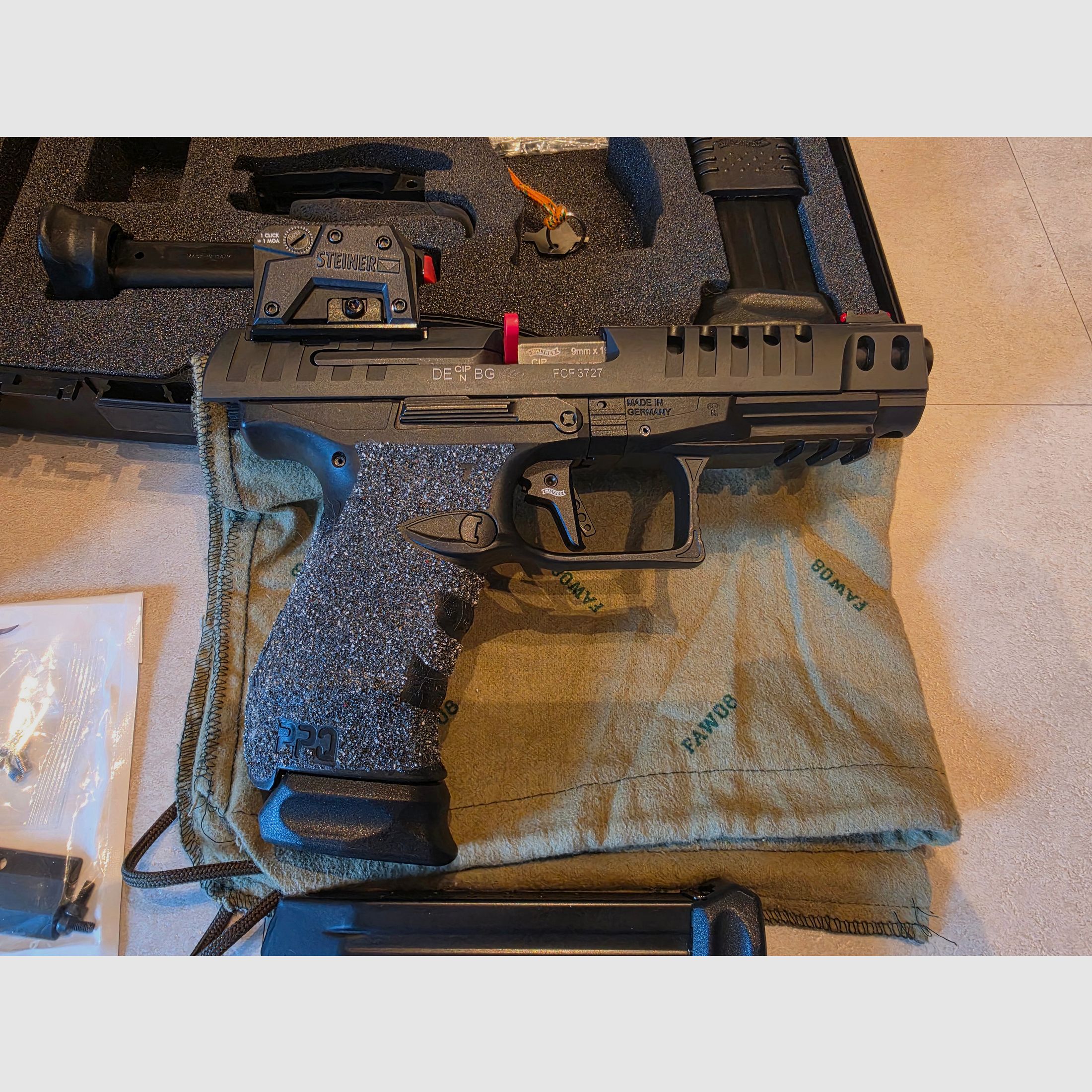 Walther PPQ Q5 Match 5“ con visor de punto rojo Steiner MPS, funda y muchos accesorios de tuning