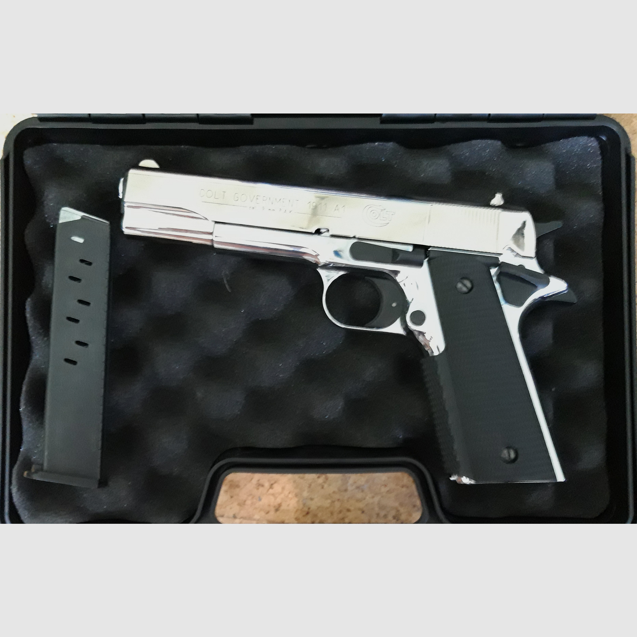 Colt Government Voll Verchromte 1911 in 9MM P.A.K 