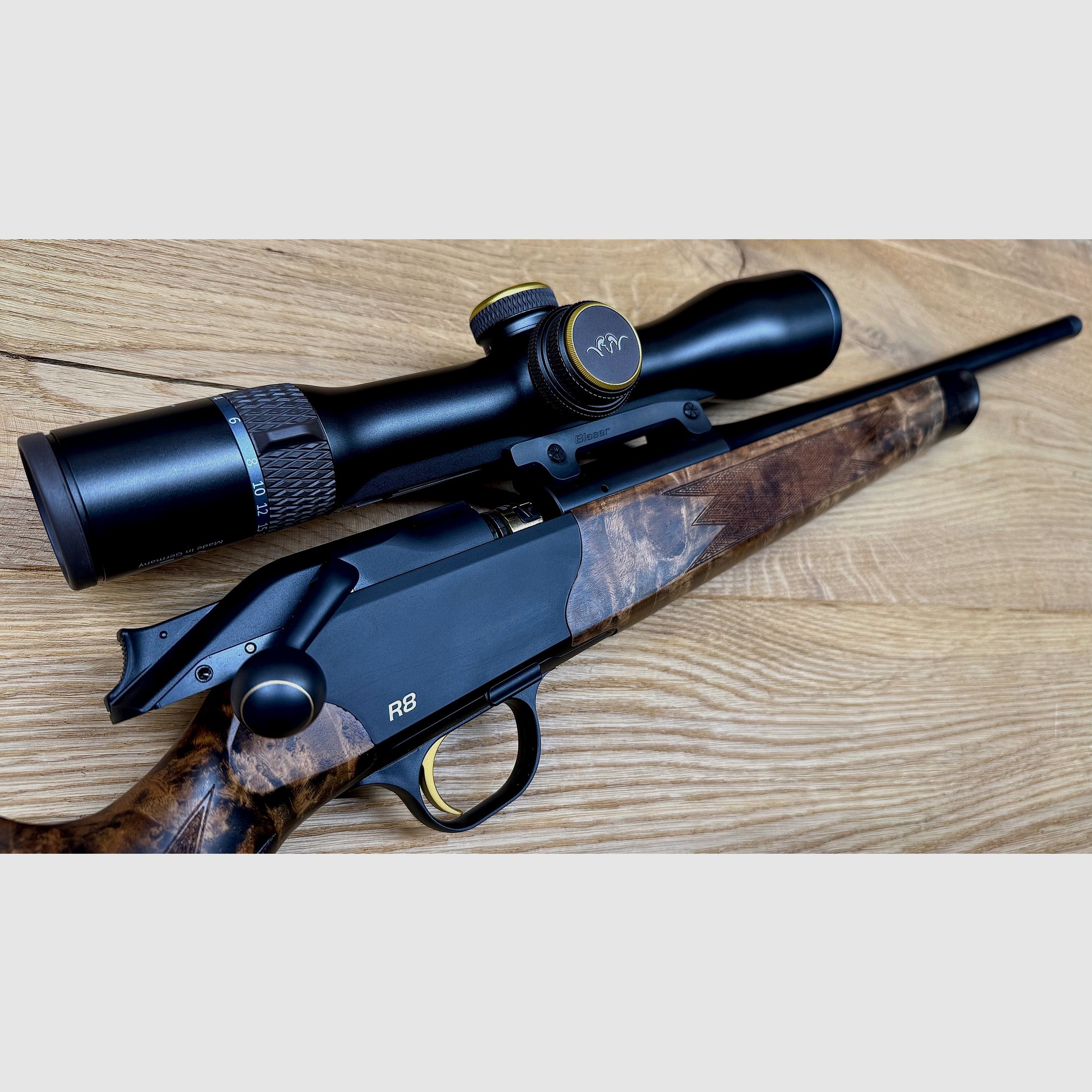 Blaser R8 Custom Schaftholz HK 9-10 / inkl. Blaser B1 2,8-20x50 Custom / mit vielen Goldelementen / TRAUMWAFFE