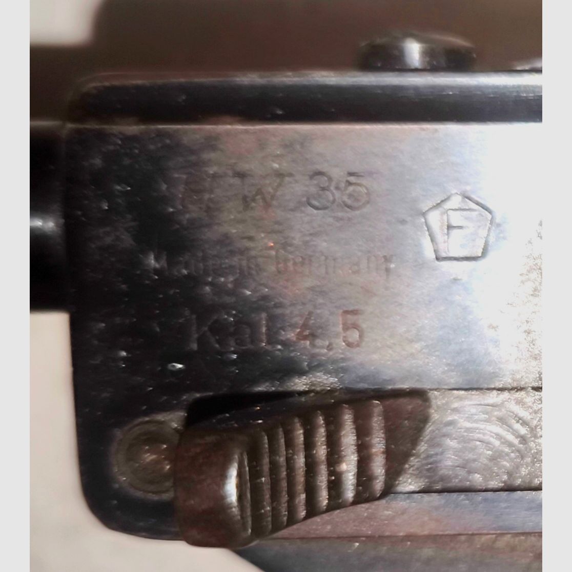 Weihrauch HW 35 von 1972 ,mit F im Fünfeck-Erlaubnis ab 18Jahren , im Kaliber 4,5mm, mit ZF BUSHNELL 3 ×7×20 & Weihrauch Schalldämpfer, sowie 2 Dosen Spitzkopf Diablos 