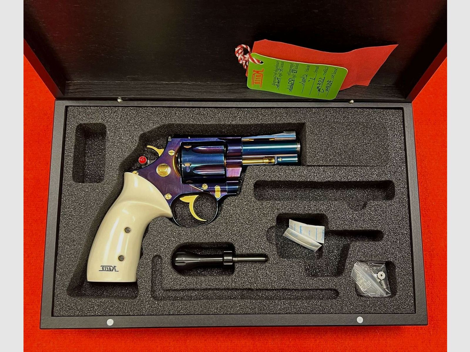 Korth Revolver Classic Glossy Blue Plasma 3″ Kal.357 Magnum, afbeelding 16 van 16