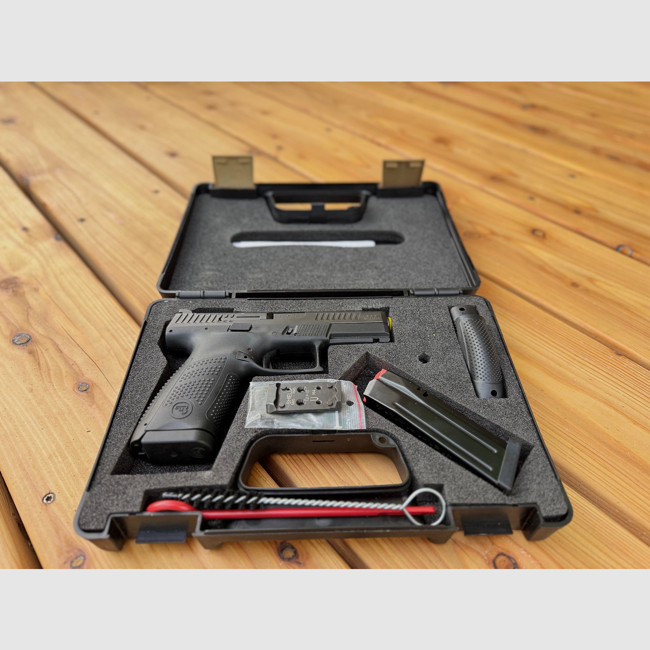 Pistolet CZ P-10 C OR dans la mallette d'origine