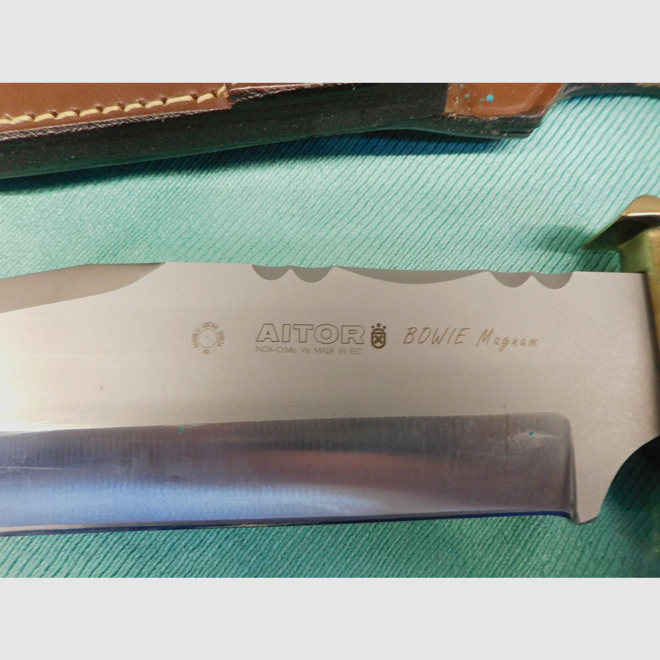 AITOR Messer BOWIE. Ostrze 18,5 cm. Stal wanadowo-molibdenowa z ostrym zakończeniem. Test twardości HRC.