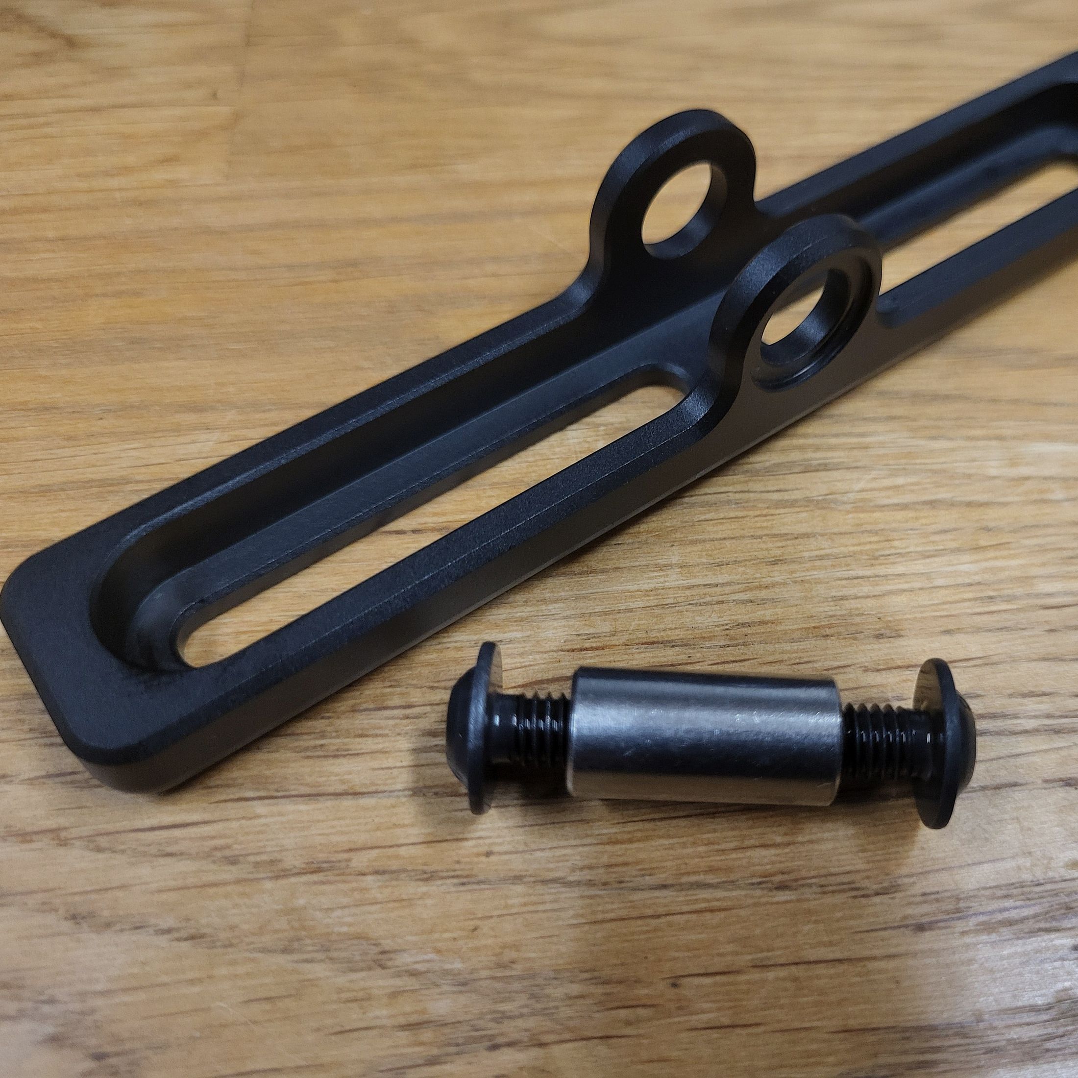Kufe/ Bagrider Monopod mit Montagemöglichkeit für eigene Anbauteile