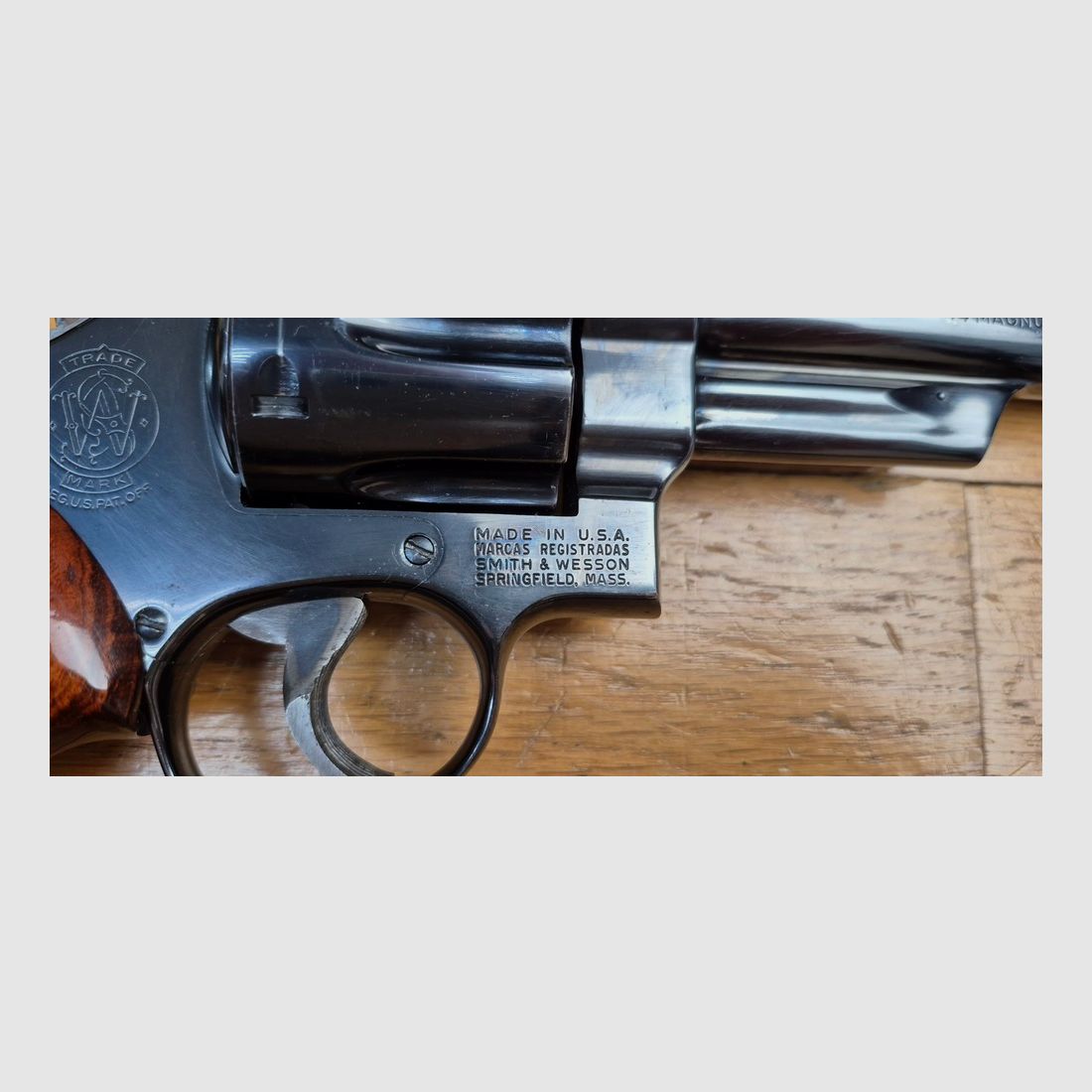 Ein weiterer! Bären-Terror! – Revolver Smith & Wesson M29-2 – Kal. .44Mag – Seltenes 8&prime; 3/8 Zoll Lauf – Der längste im Katalog! – Außergewöhnliche brünierte Oberfläche – Waffe von 1976 – Atemberaubende Mechanik und heute unauffindbar – Filmmythos ebenso wie Waffe! – TBE++!, Bild 7 von 29