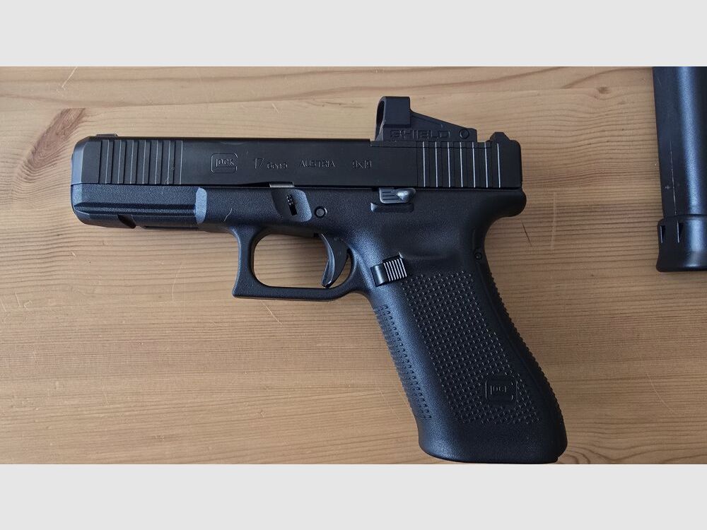 GLOCK GLOCK 17 MOS Gen. 5 mit SHIELD SMSc Red Dot