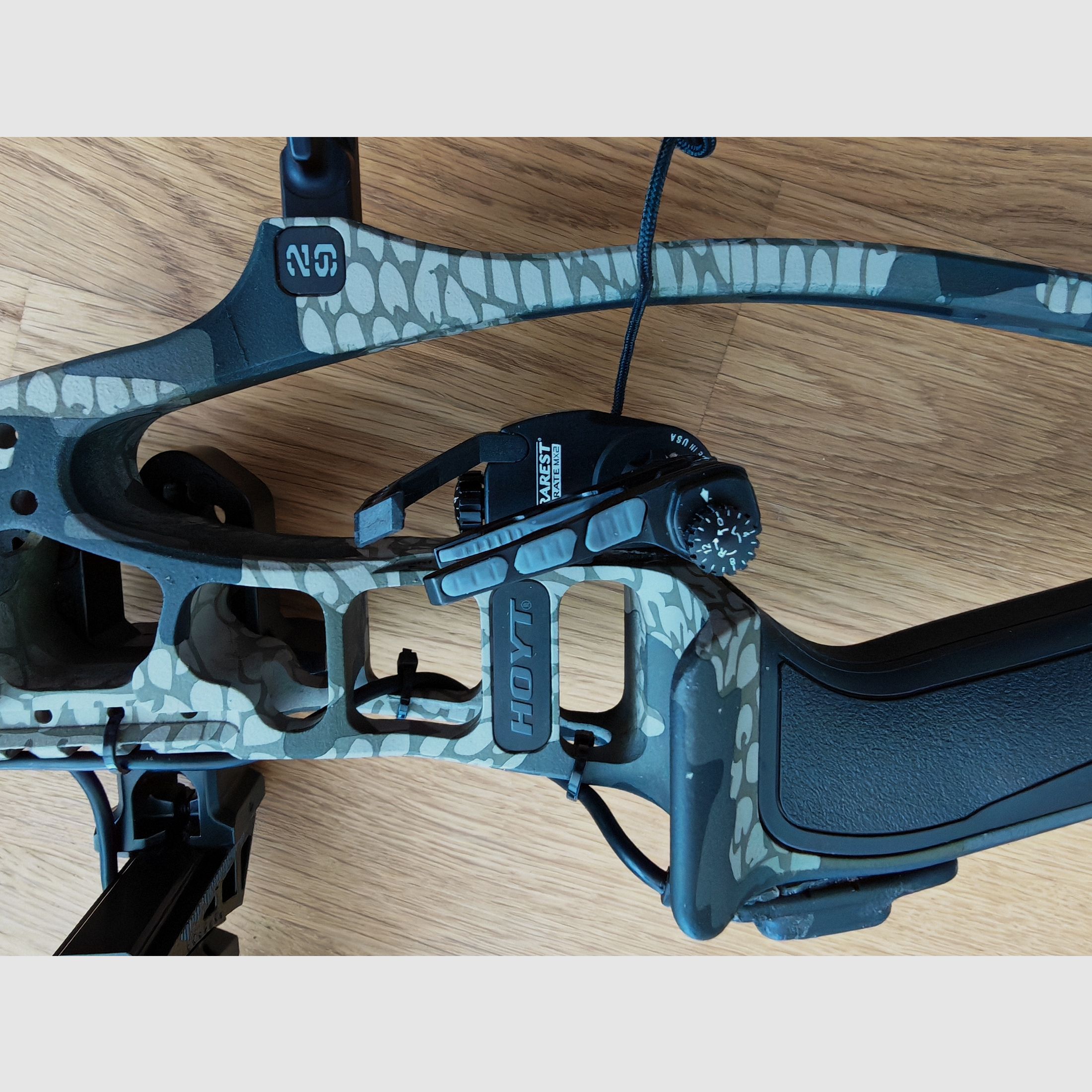 Hoyt Alpha AX-2 29 + Garmin Xero A1i + QAD Ultra Rest MX2 Set NUOVO