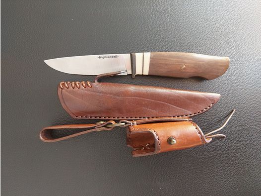 Coltello fatto a mano da -HighlandeR-, realizzato in acciaio Elmax in polvere metallurgica.