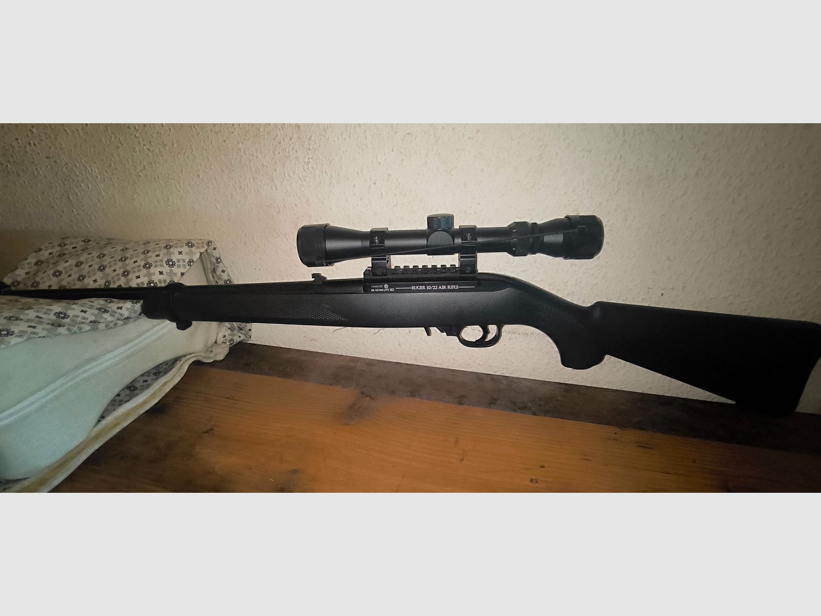 CO2 luchtgeweer in kaliber 4,5mm diabolo's van Ruger - model 10/22 & ZF Optima 3-9-32
