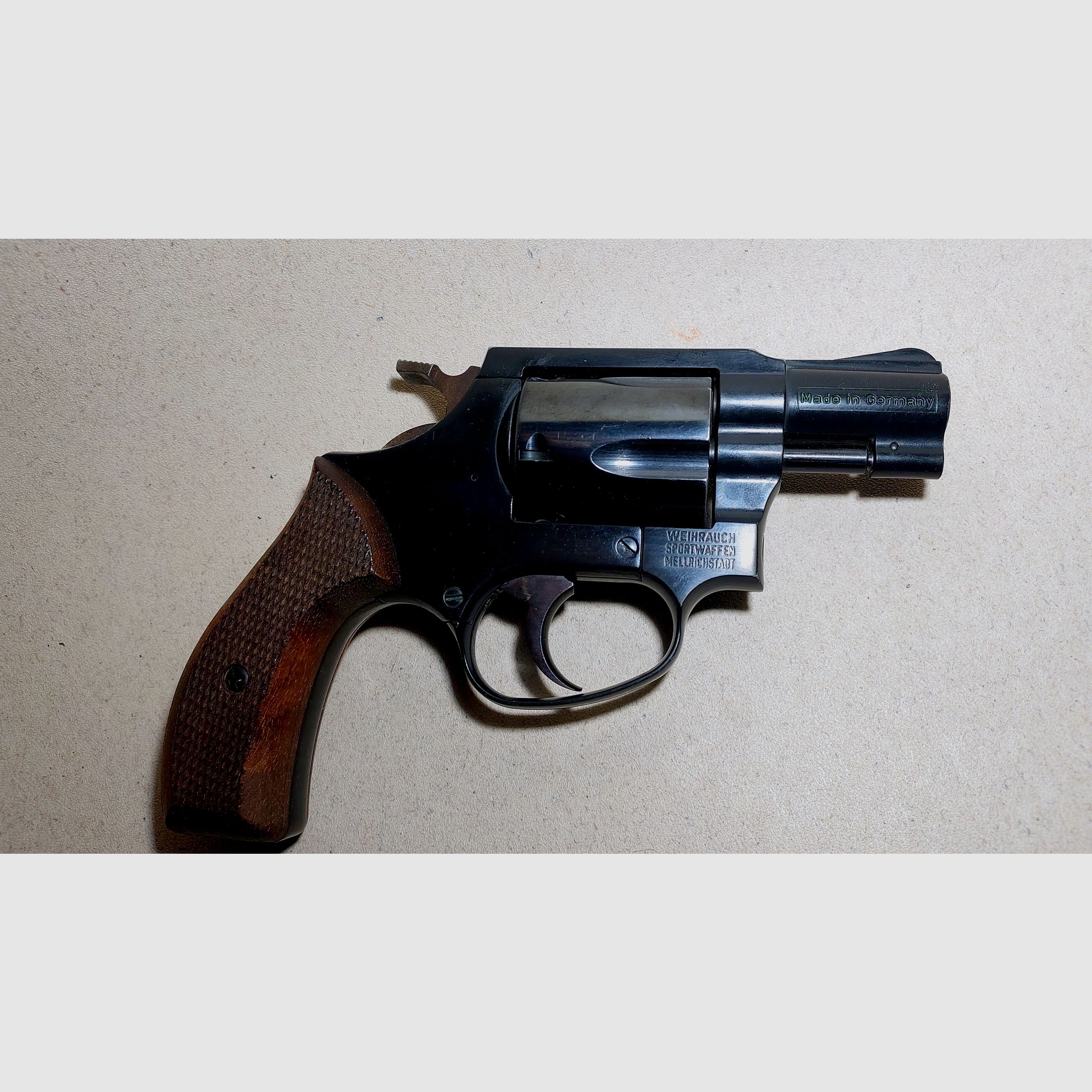 Weihrauch HW37 cal. 9mm R.K. (PTB 887) mit Holzgriffschalen OVP sehr gut erhalten.