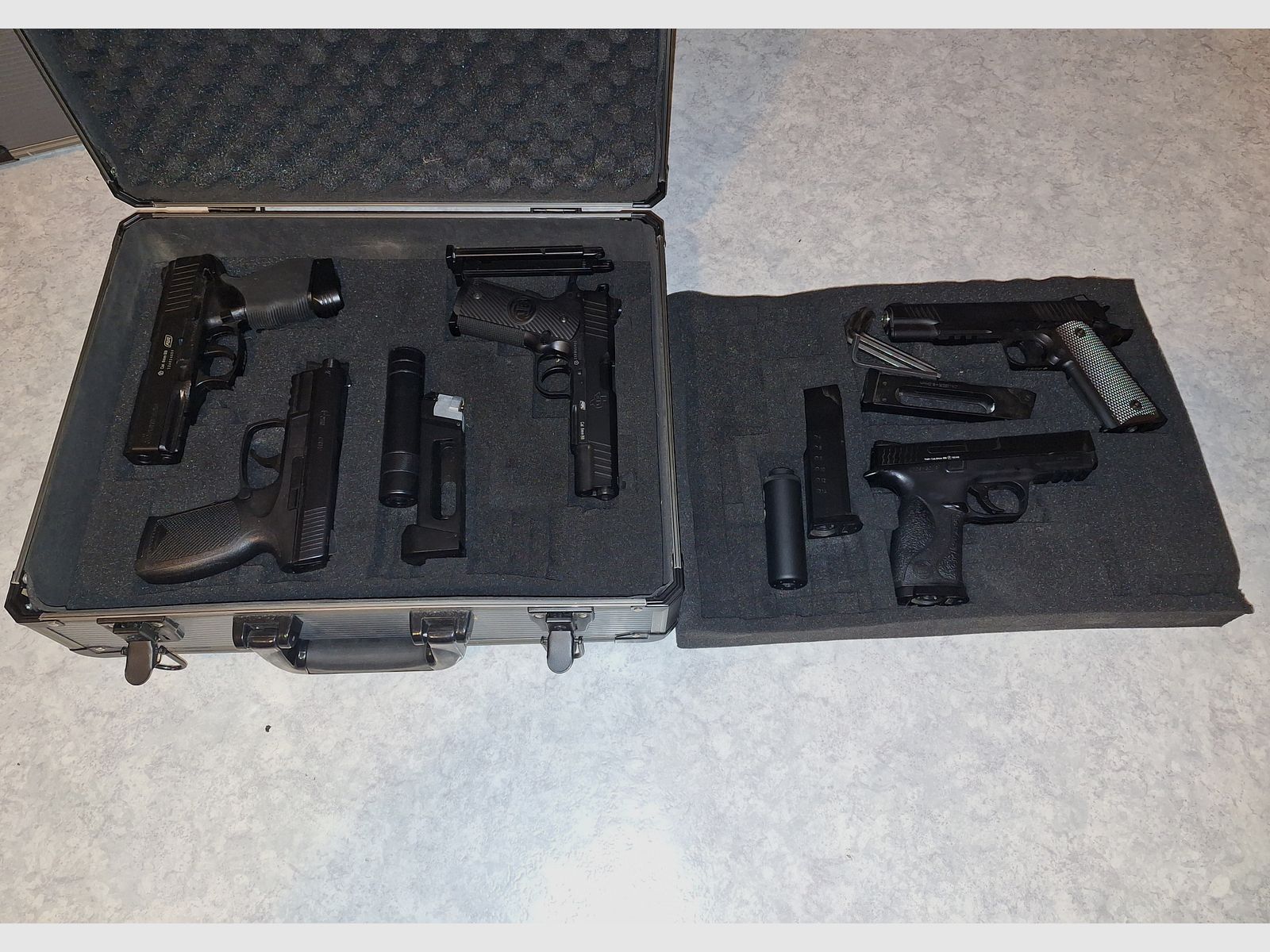 4x pistole airsoft NBB z walizką