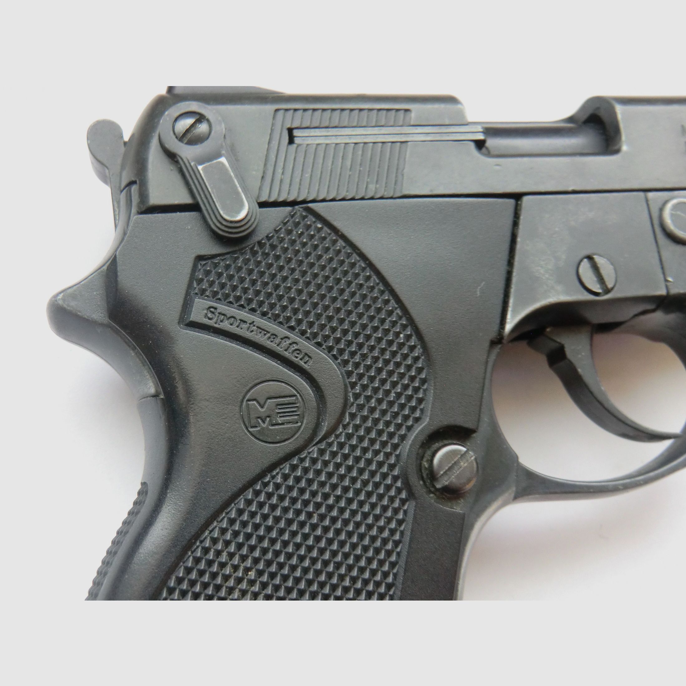 ME 69 Mod. Springfield  9mm K.   PTB: 679  Beschuss: AA  8-Schuss Magazin