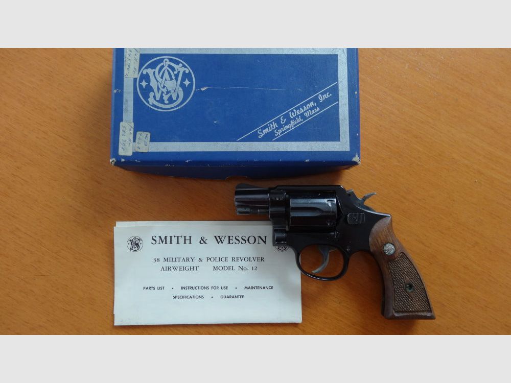 REVOLVER: SMITH & WESSON MODEL REVOLVER: SMITH & WESSON MODEL 12-1 AIRWEIGHT KAL. 38 SPECIAL.