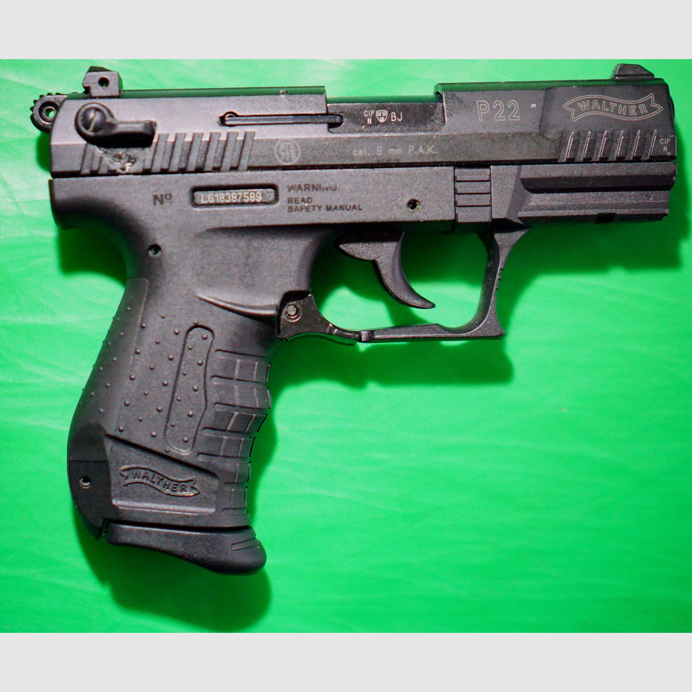 Walther P22 Schreckschuss Pistole 9mm P.A.K. (PTB 778) schwarz mit Lederholster