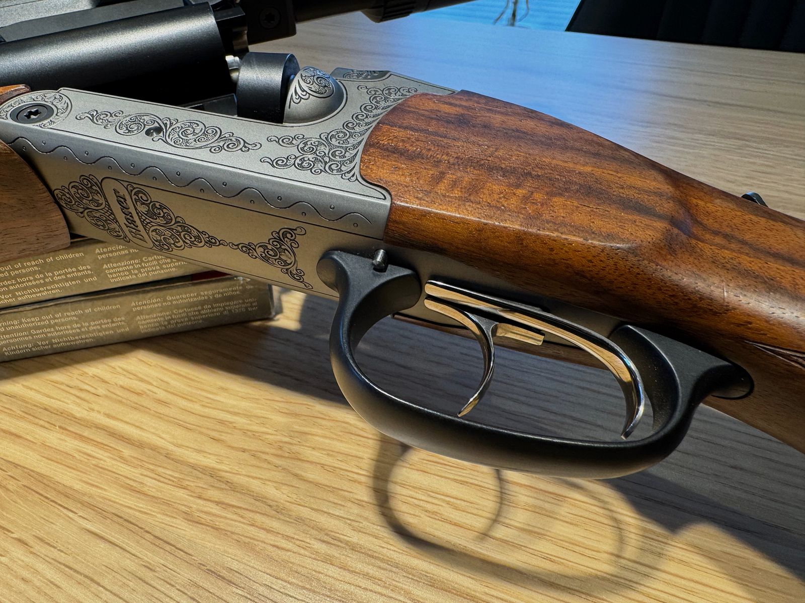 Blaser D99 dubbelbuksdrilling 9,3x74 / 9,3x74 / 20/76 met 2 x ZF Zeiss voor het zitten en drijfjacht, BESTE STAAT