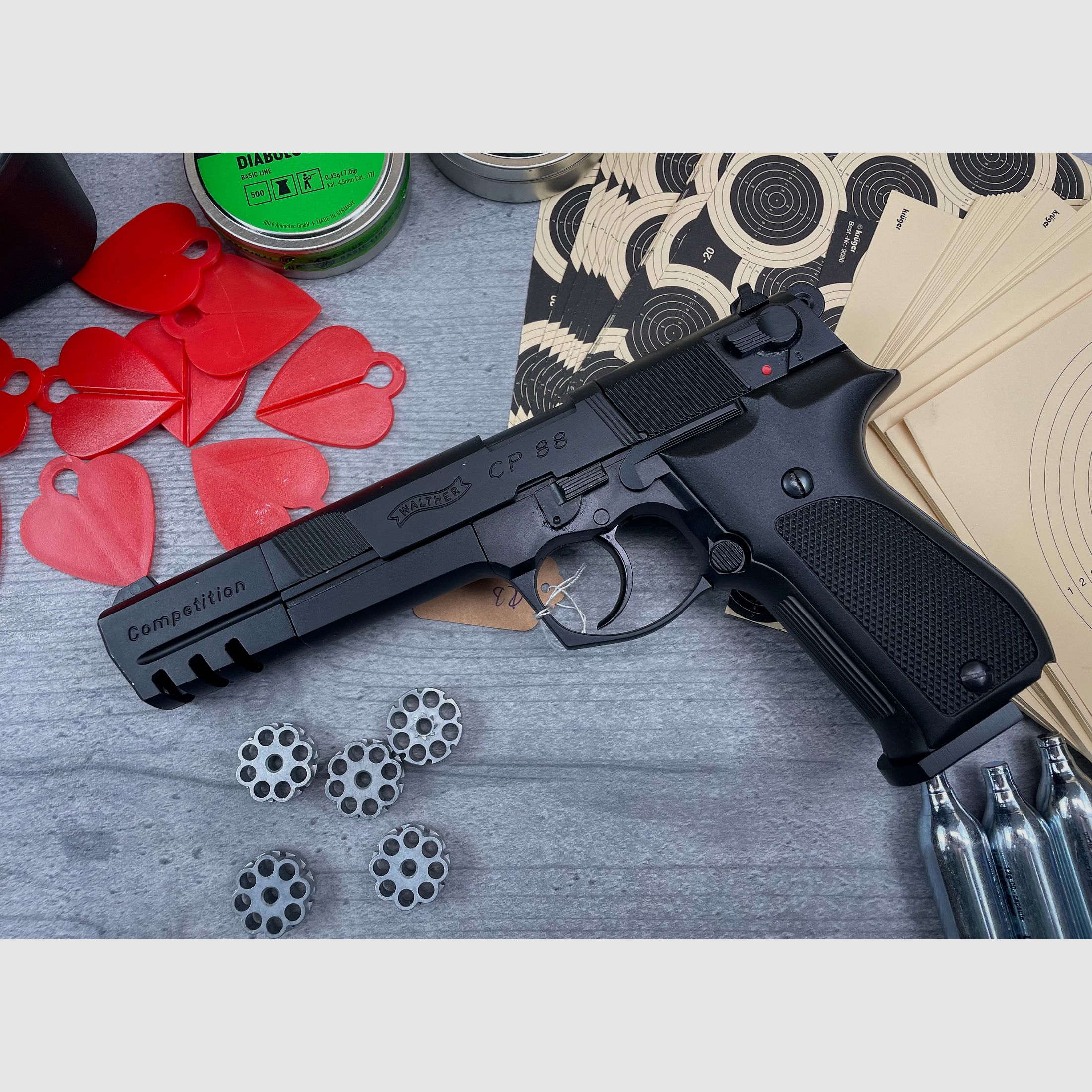 Umarex Walther CP88 CO2 Pistole 4,5mm Diabolo + 3 Kartuschen, Munition, Schießkarten & großer Koffer