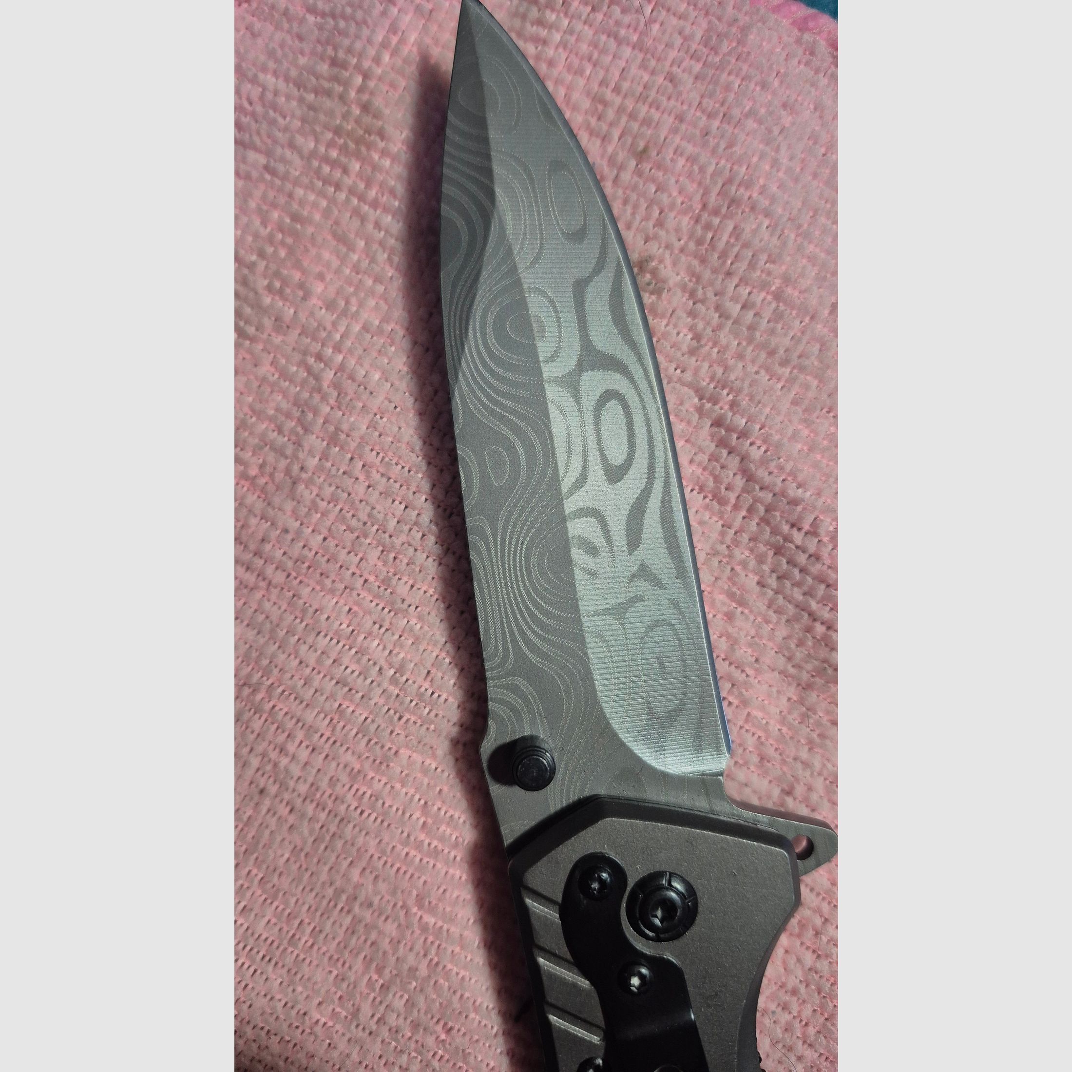 7 launch cups 2 folding knives 1 holster