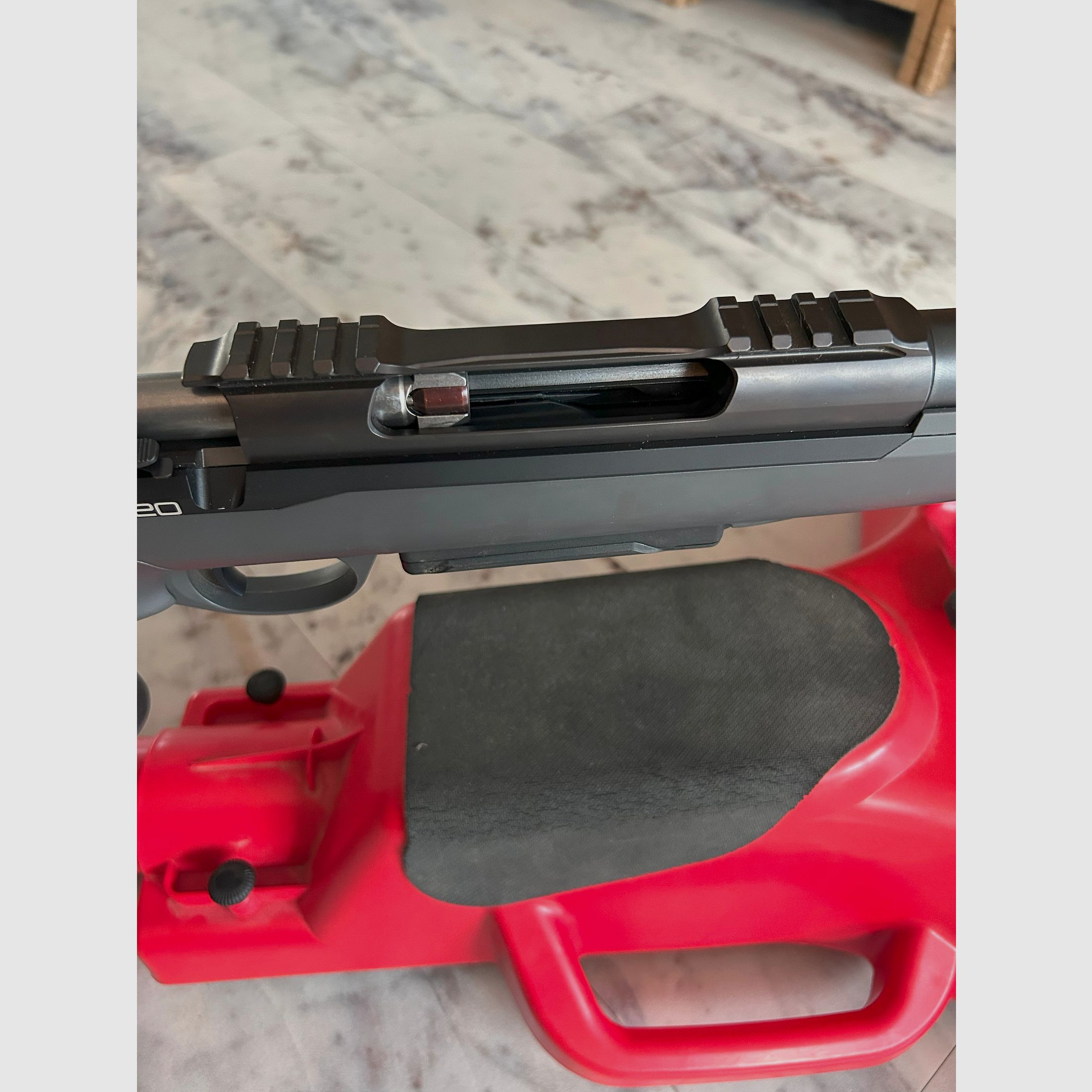  Repetierbüchse Sako S2o Hunter 30-06 Kurz mit Lochschaft und Schalldämpfer