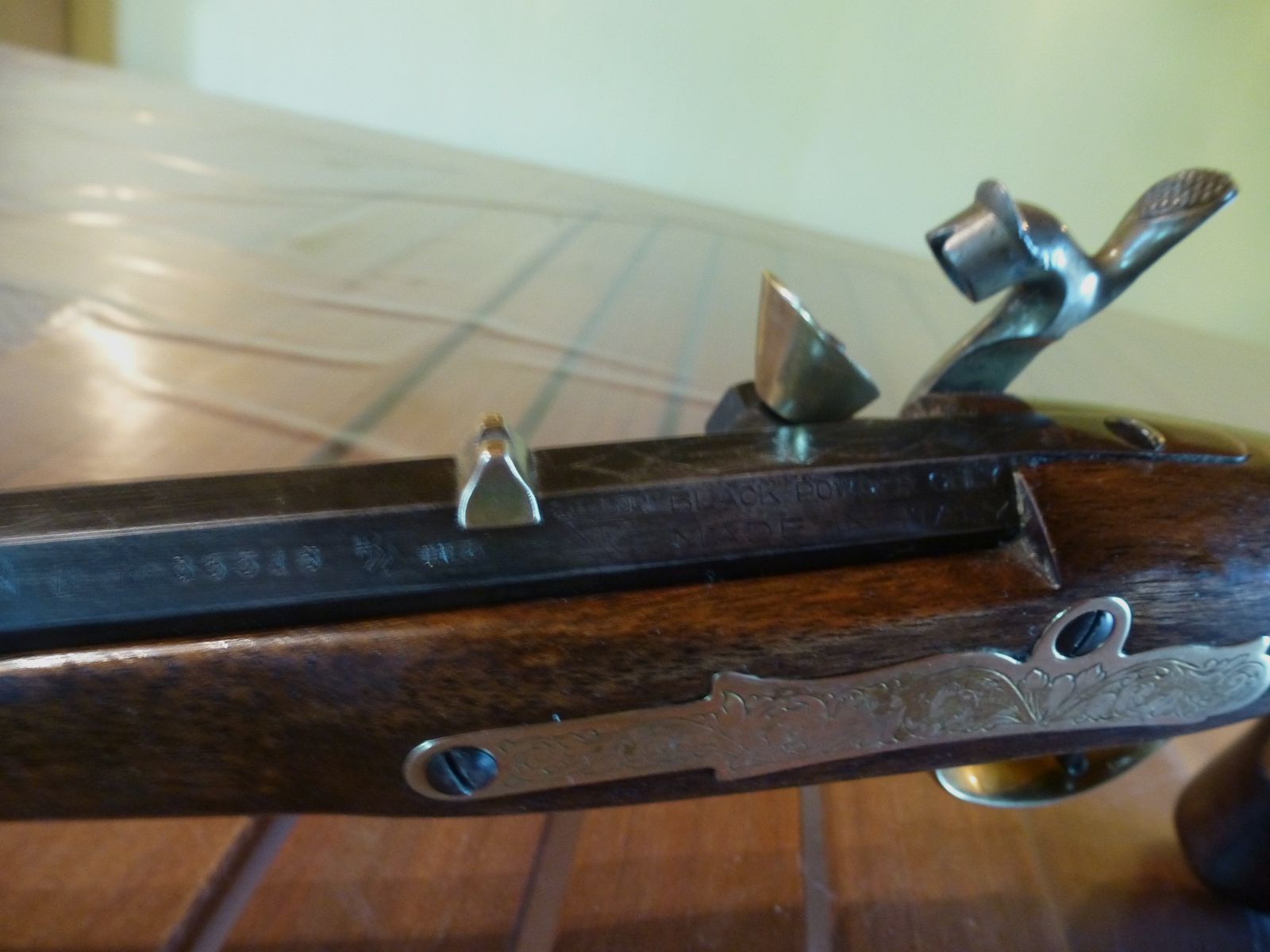 Bounty pistol percussion by Petersoli