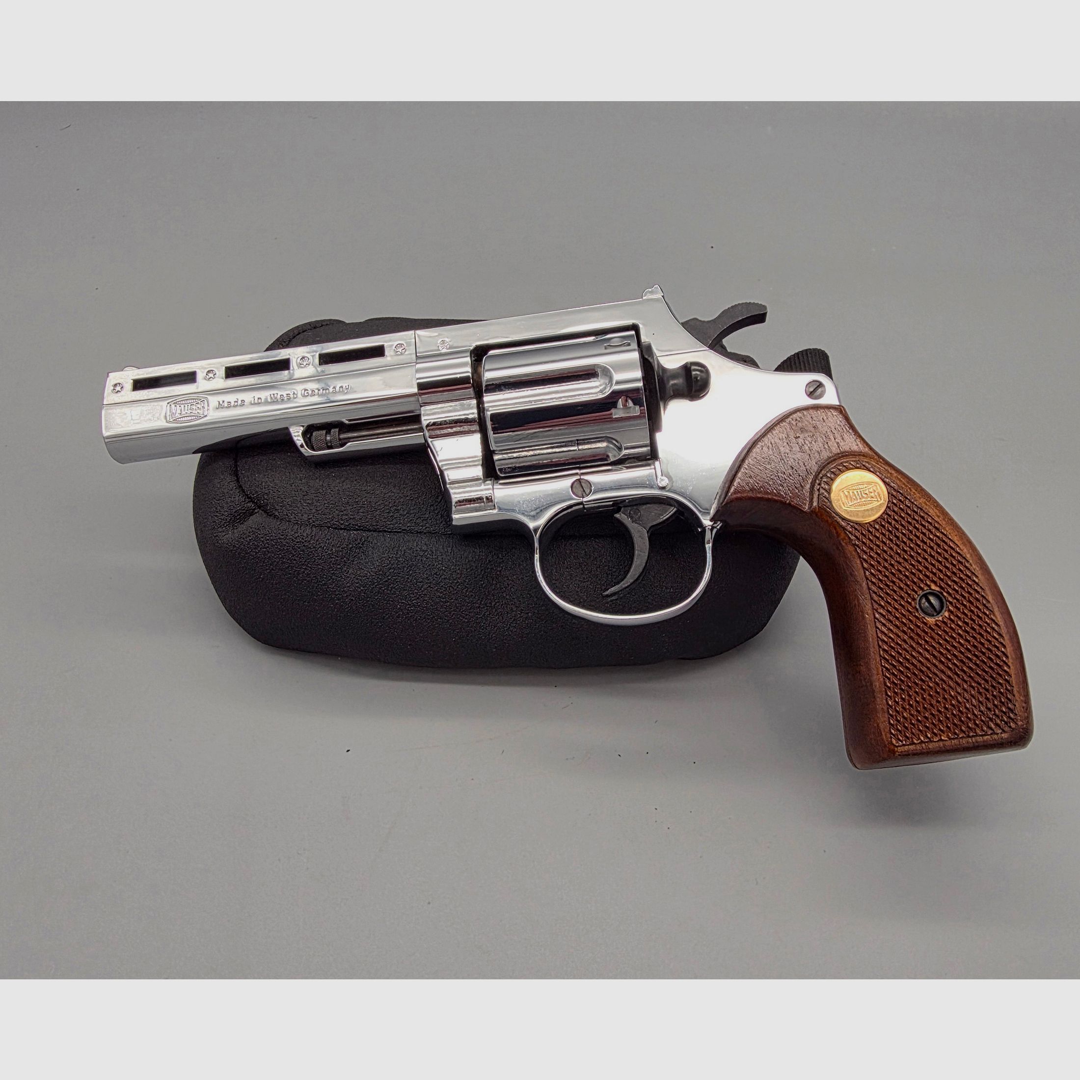Sammler SRS Revolver Mauser L100 Chromfinish mit Holzgriffen im Kaliber 9mm Knall .380 Schreckschuss