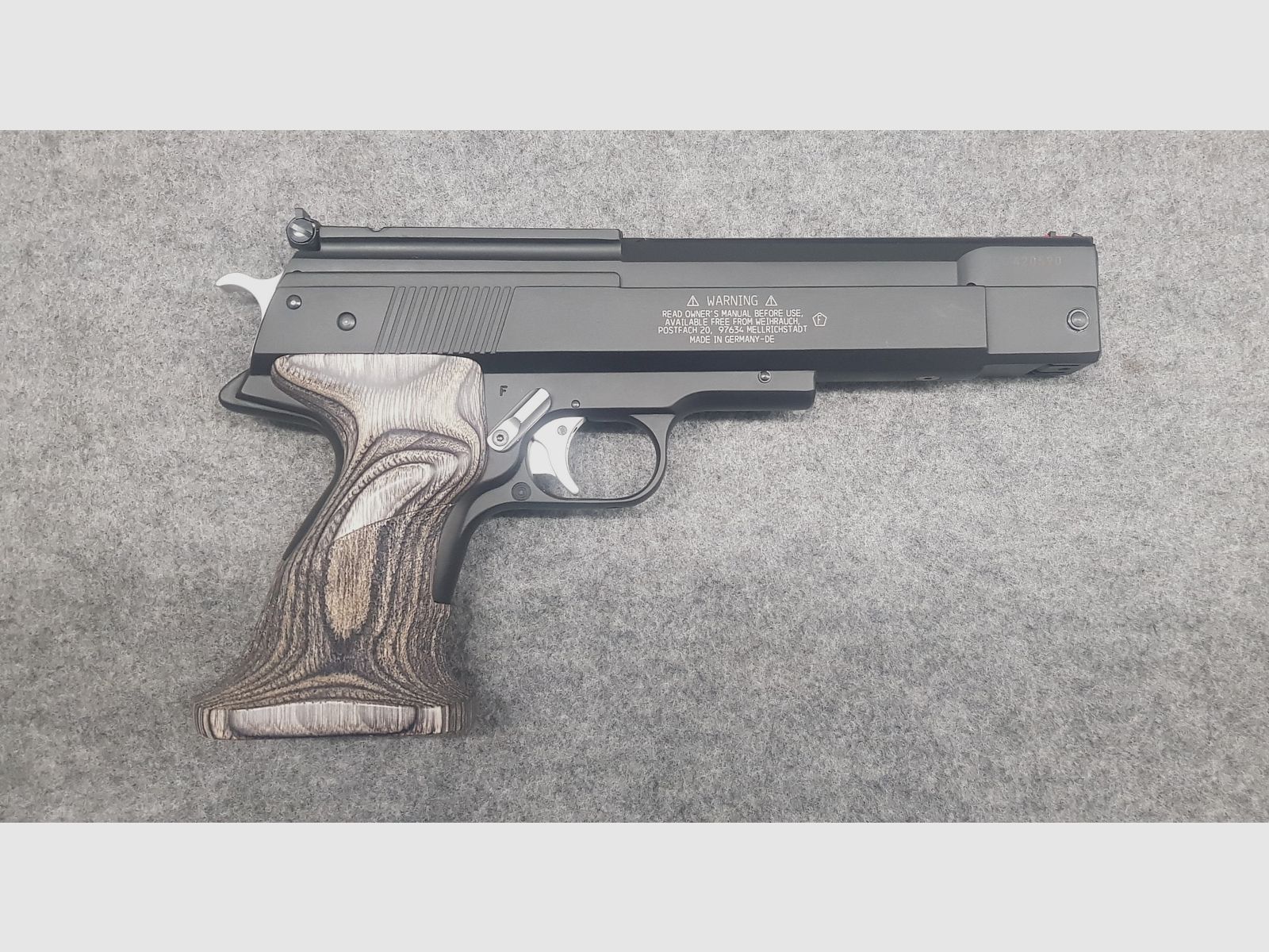 Weihrauch HW 45 Black Star mit Zielfernrohr für Pistolen Cal. 4,5mm Luftpistole Match