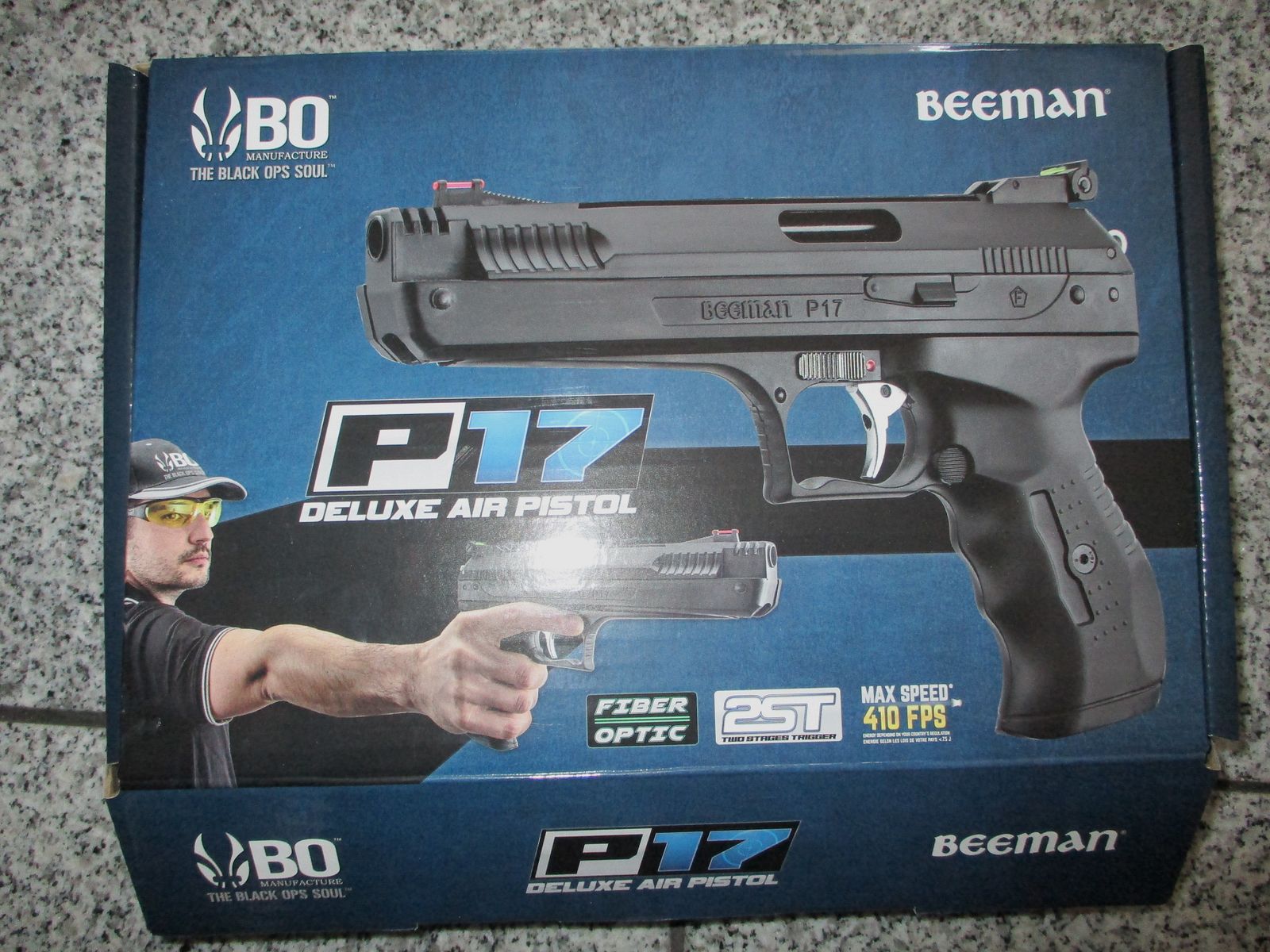 Beeman P17 pistola de aire 4,5 mm Nueva colgada como decoración durante aproximadamente 6 meses en la pared con tabla de madera