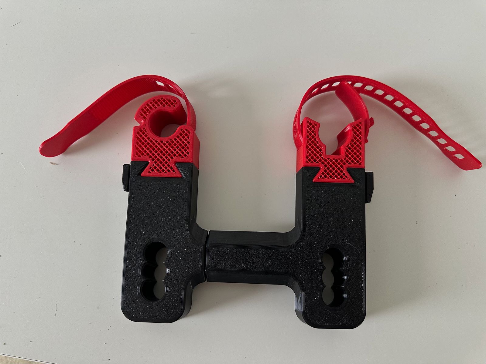 Gewehrhalter "Krabbe Pro" für Kopfstützen im Auto von Jagawams 