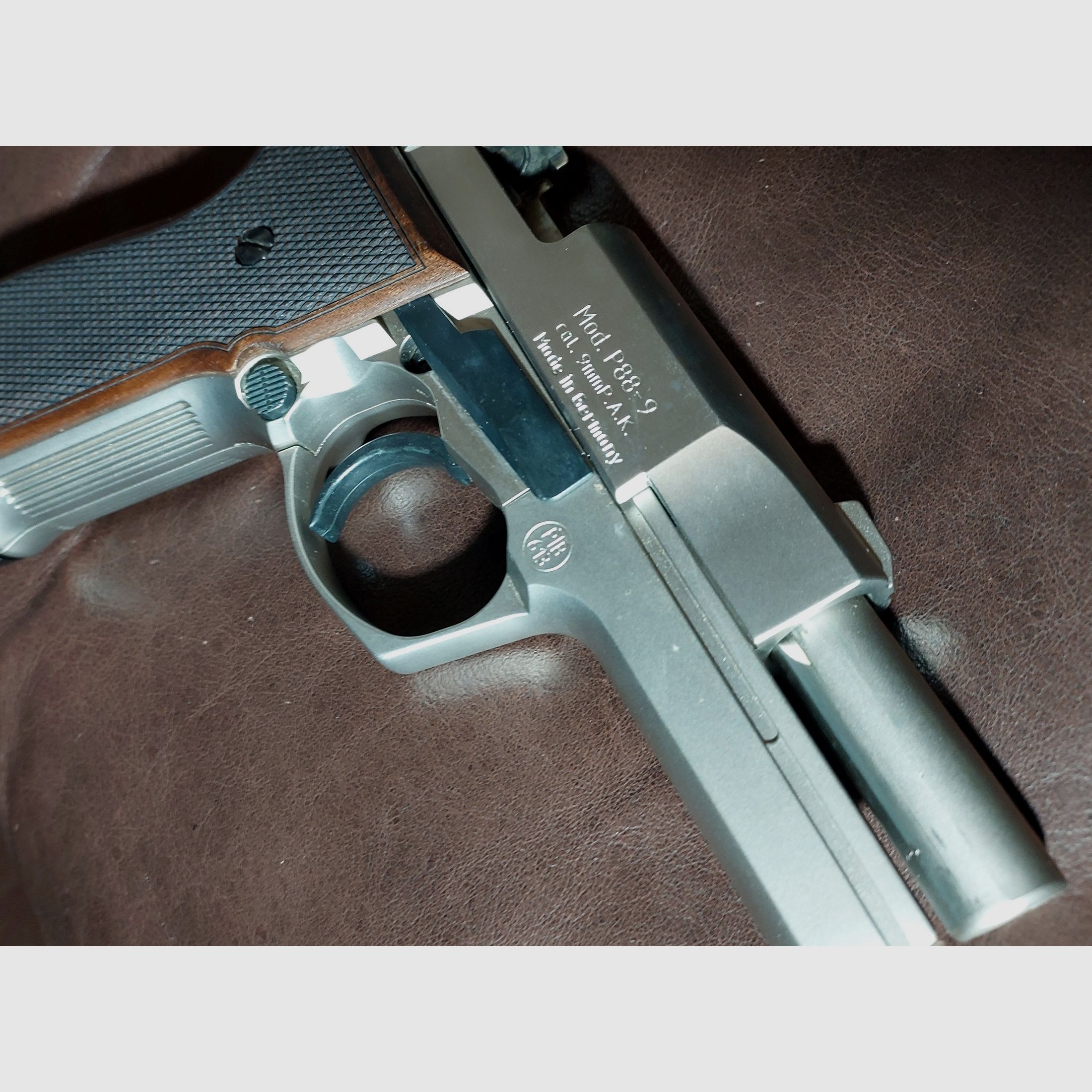 Walther P88 Schreckschuss Pistole 9mm P.A.K. Nickel Holzgriffe (PTB 613) Prachtstück!