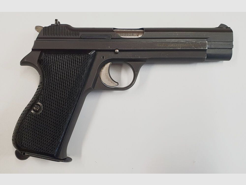 SIG Pistool SIG P210-2 in kaliber 9mm Luger (9x19) inclusief holster en reservemagazijn, GEMAAKT IN ZWITSERLAND