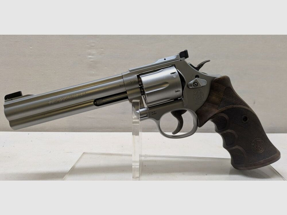 Smith & Wesson 686 Target Champion