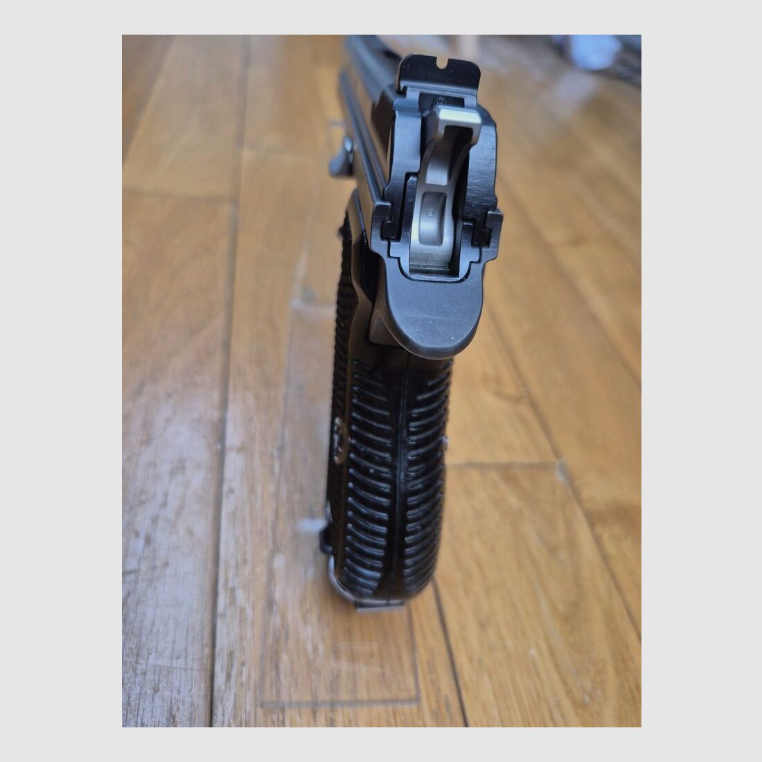 Sehr schöner SIG P210-2 Pistol – Mythos des 9 para – Militärwaffe des 4. Vertrags – Ca. 1965 – Ausgezeichnete Brünierung – Traumhaftes Funktionieren und Lauf – Prüfungszertifikat Saint-Étienne – Zustand TBE++!, Bild 12 von 23