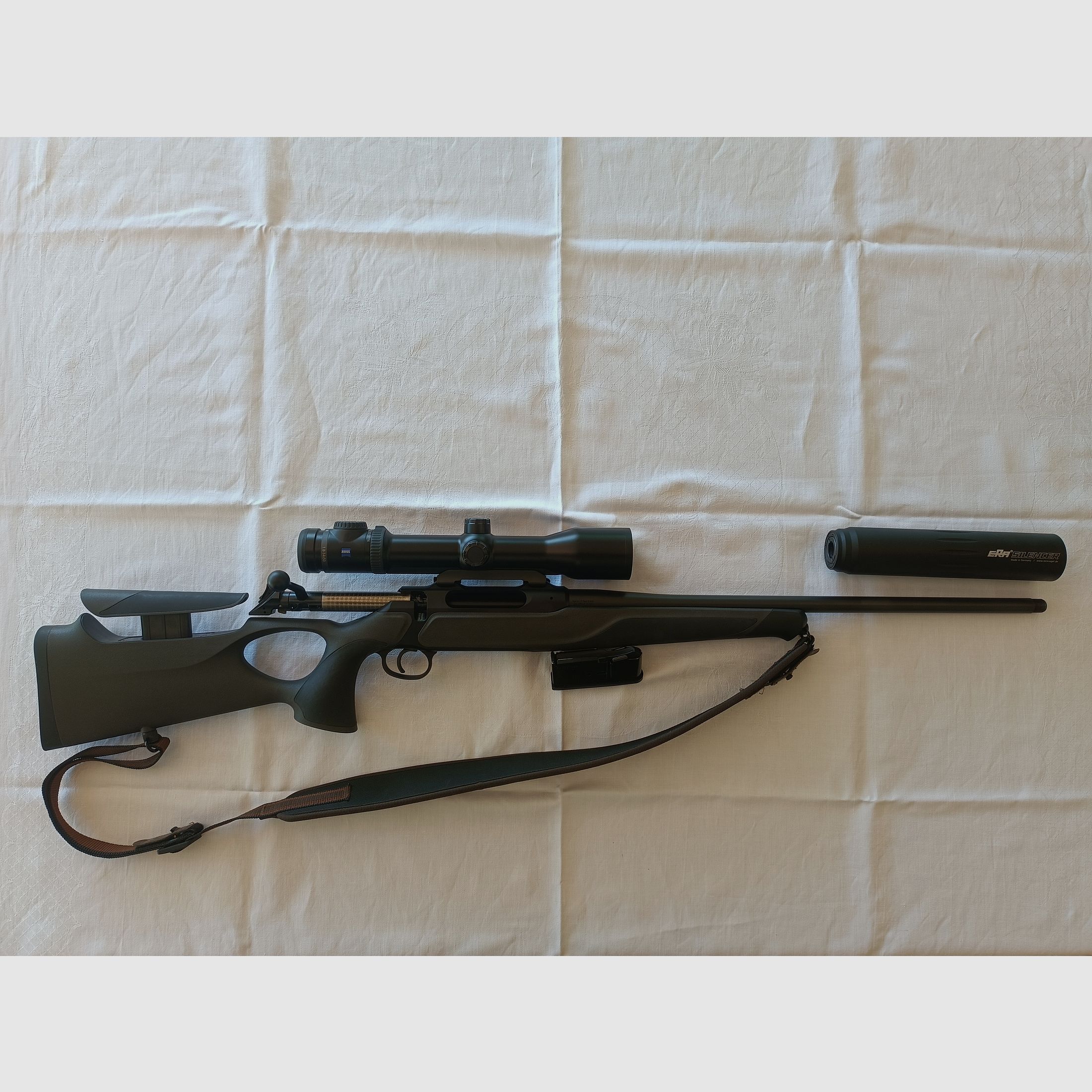 Sauer 404 Synchro XT mit Zeiss Victory V8 1,8-14x50 mit SUM und ERA Silencer SOB2S