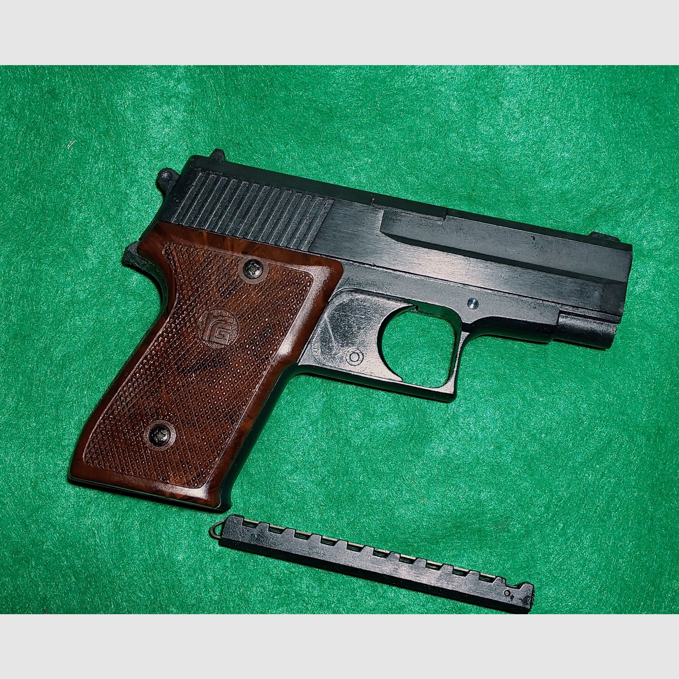Röhm RG300 (RG 300) Schreckschuss Pistole Kal. 6mm Flobert