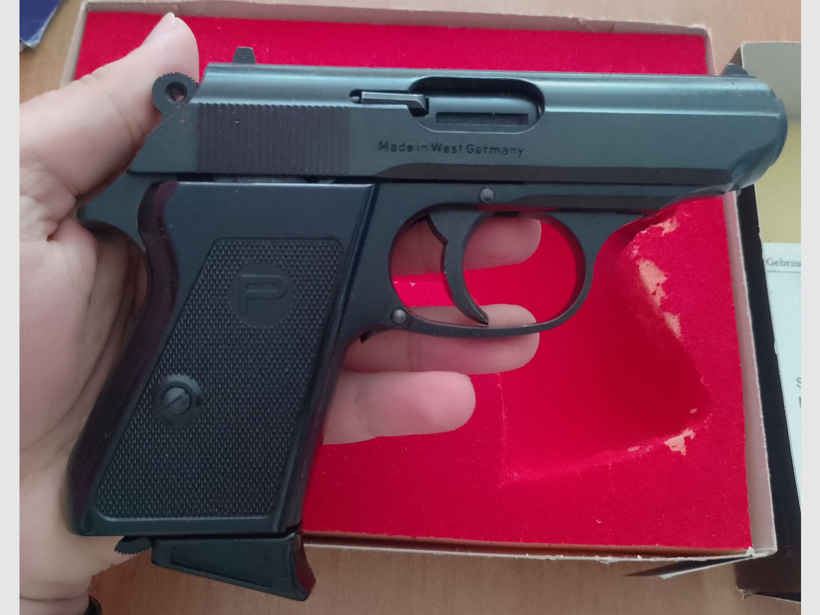 Perfecta Mod. FBI 8000 Cal. 8mm blank in PTB 196/2 in original packaging!