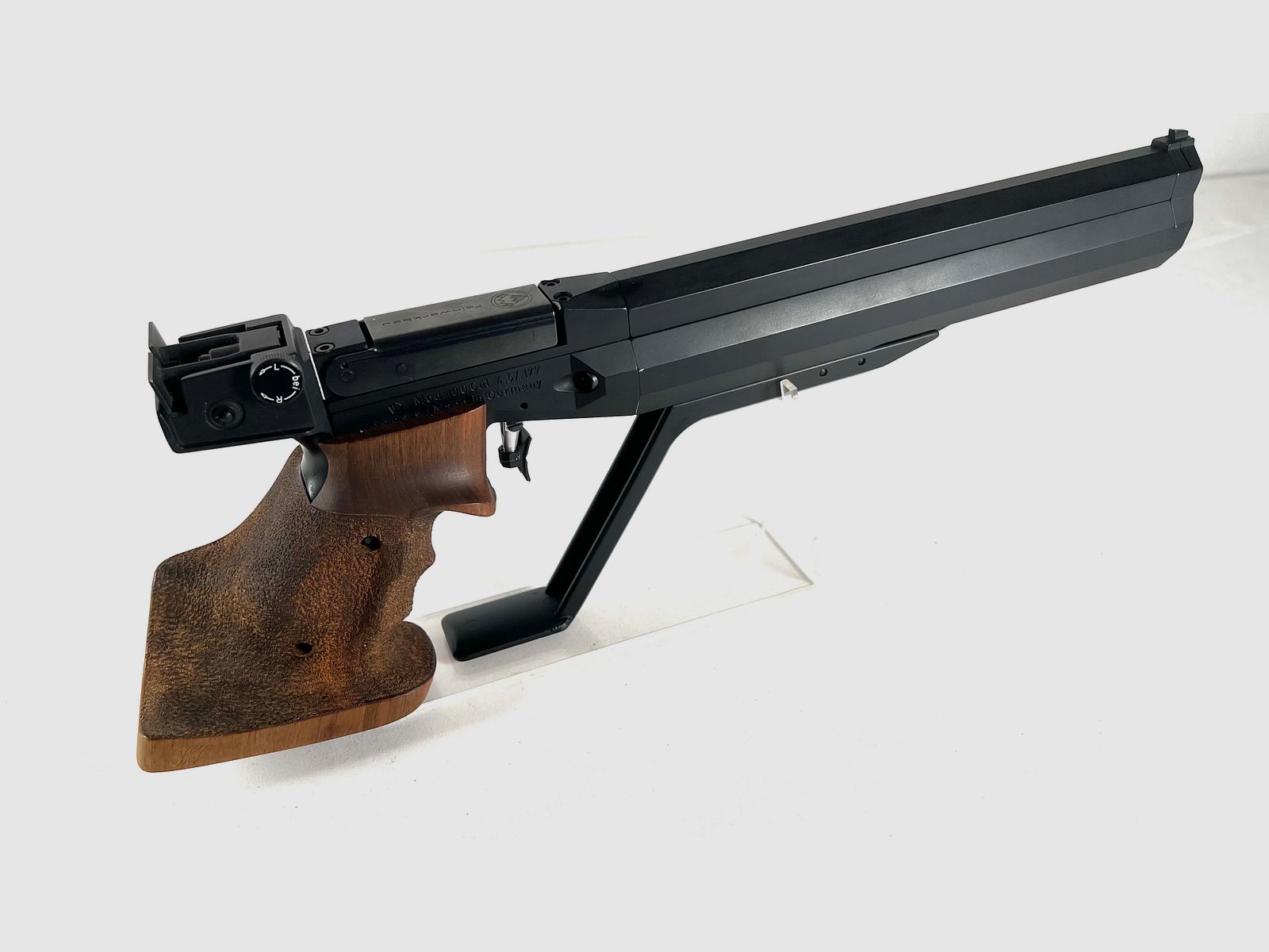 Match-Luftpistole  Feinwerkbau, Modell 100