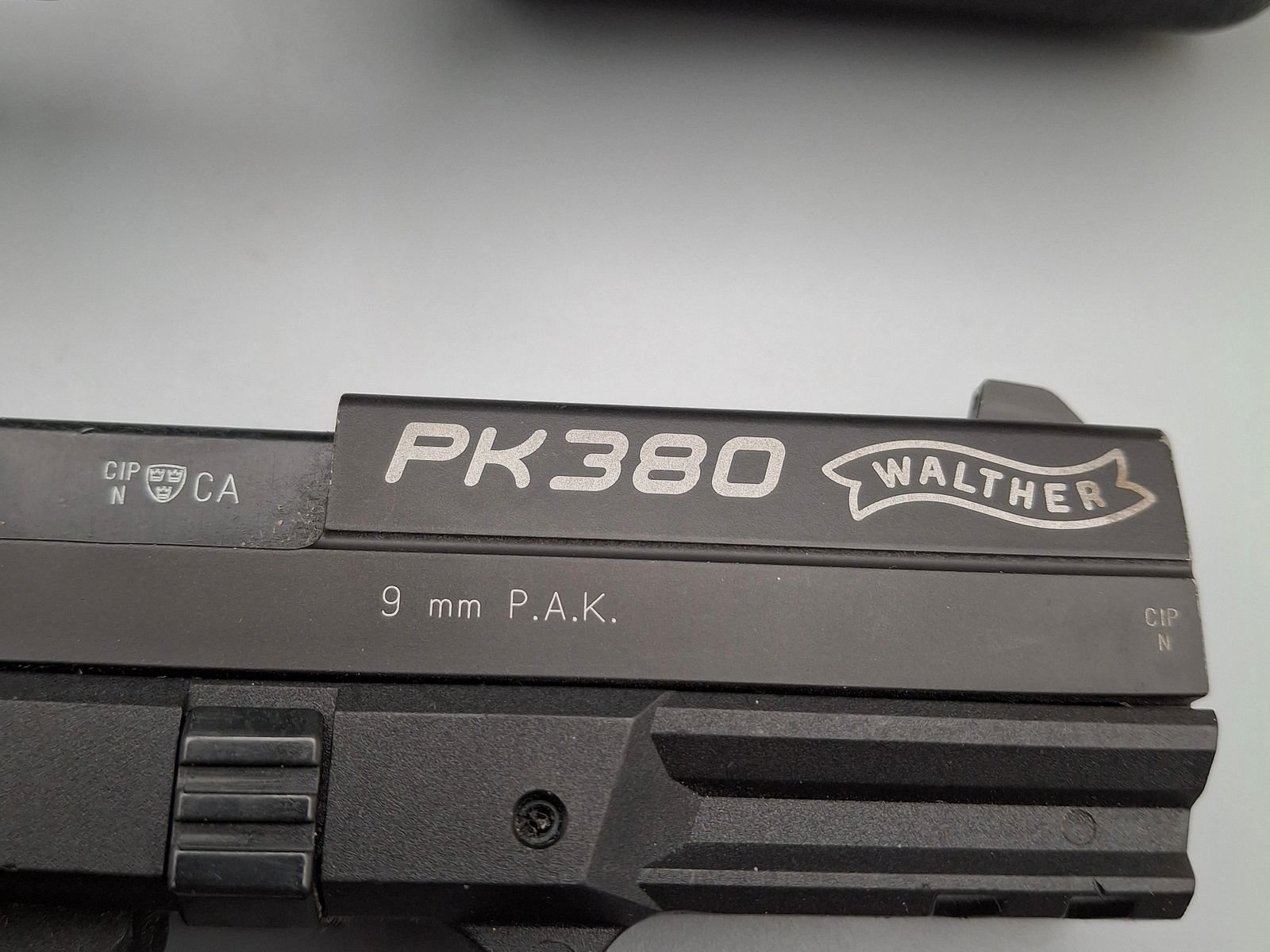 Biete eine Walther PK 380 PAK