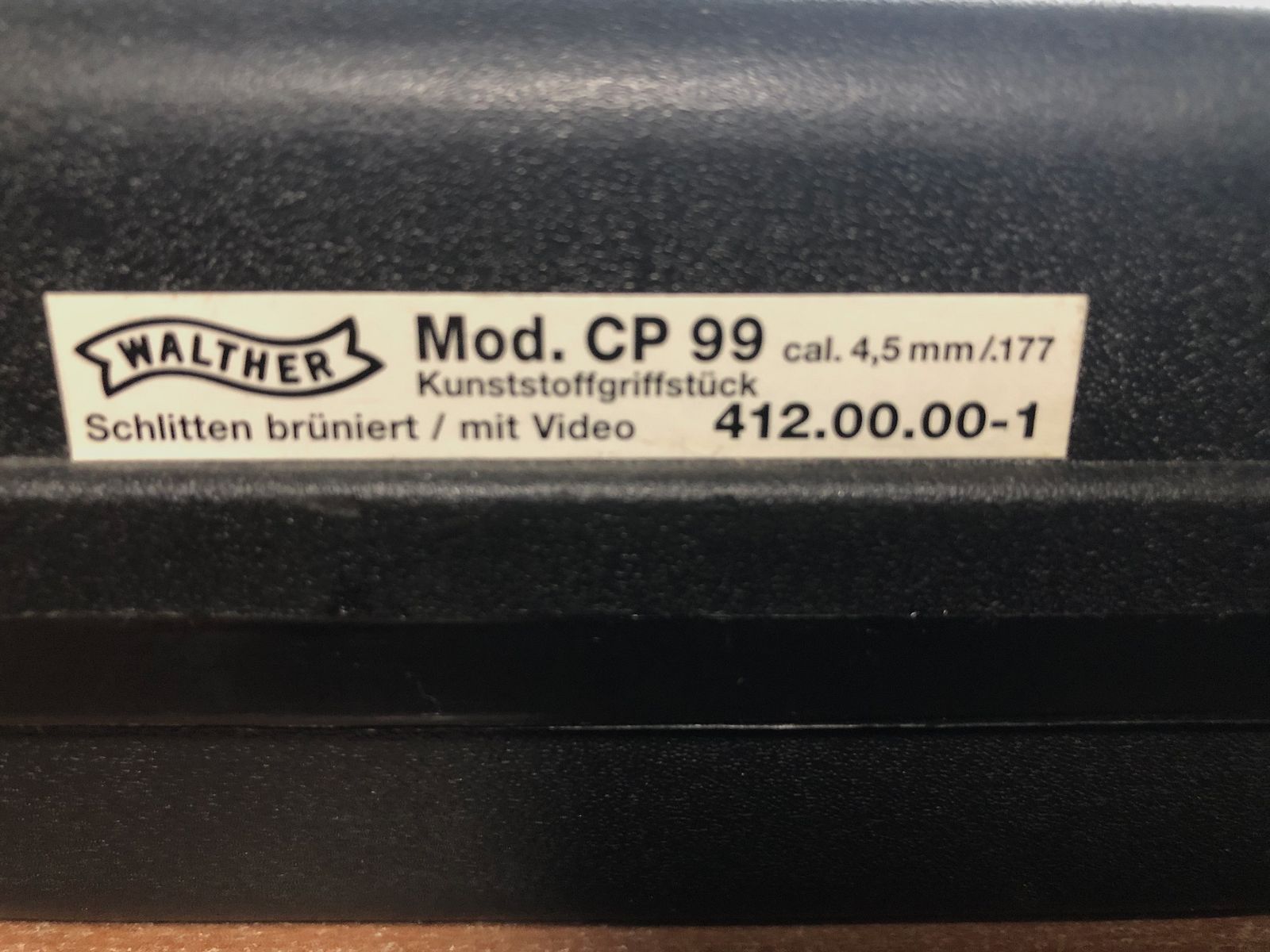 Walther CO2 CP99 pistool als onderdelenhouder