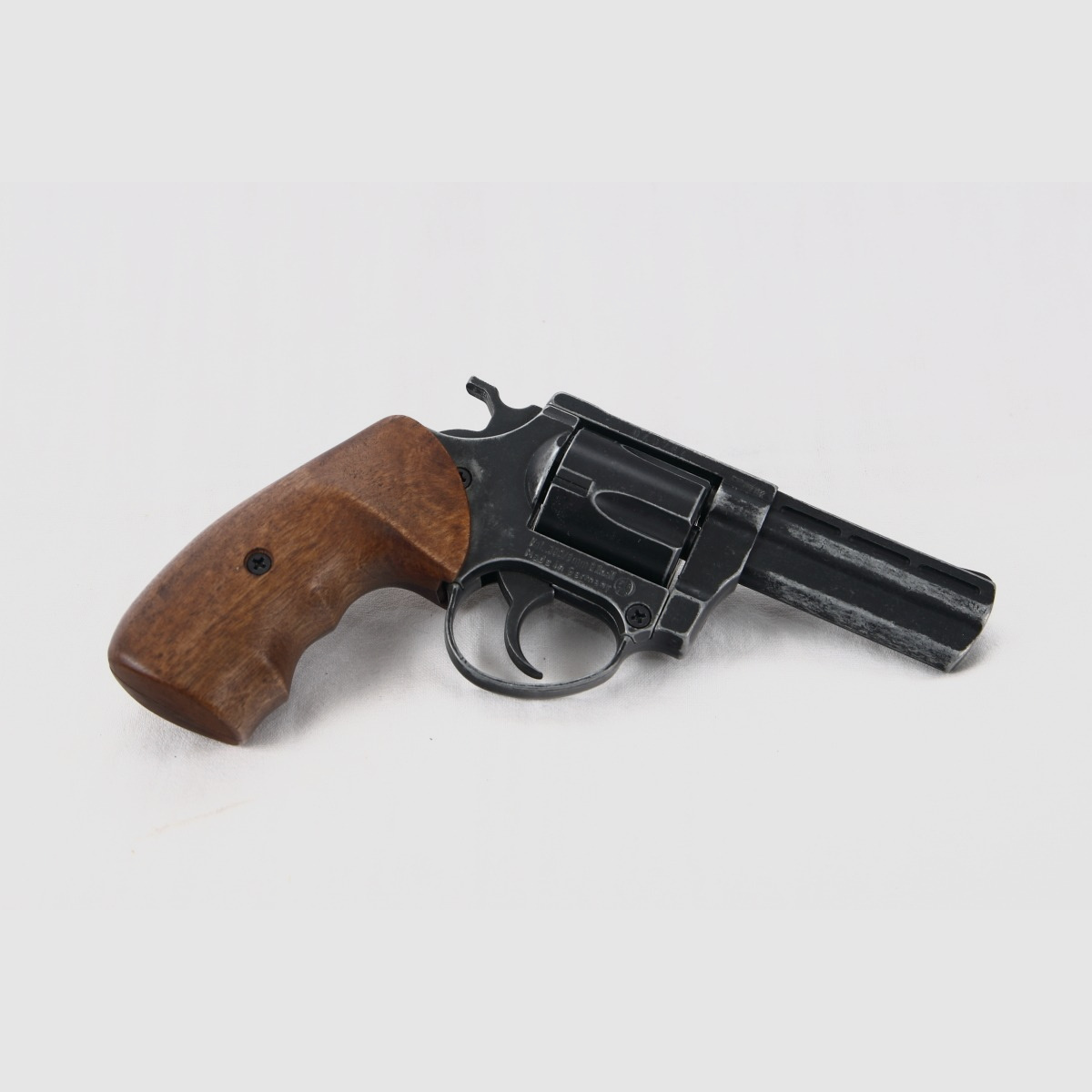 Verkaufe einen neuwertigen Schreckschuss Revolver ME 38 Magnum im Antik Look mit Holzgriffschalen