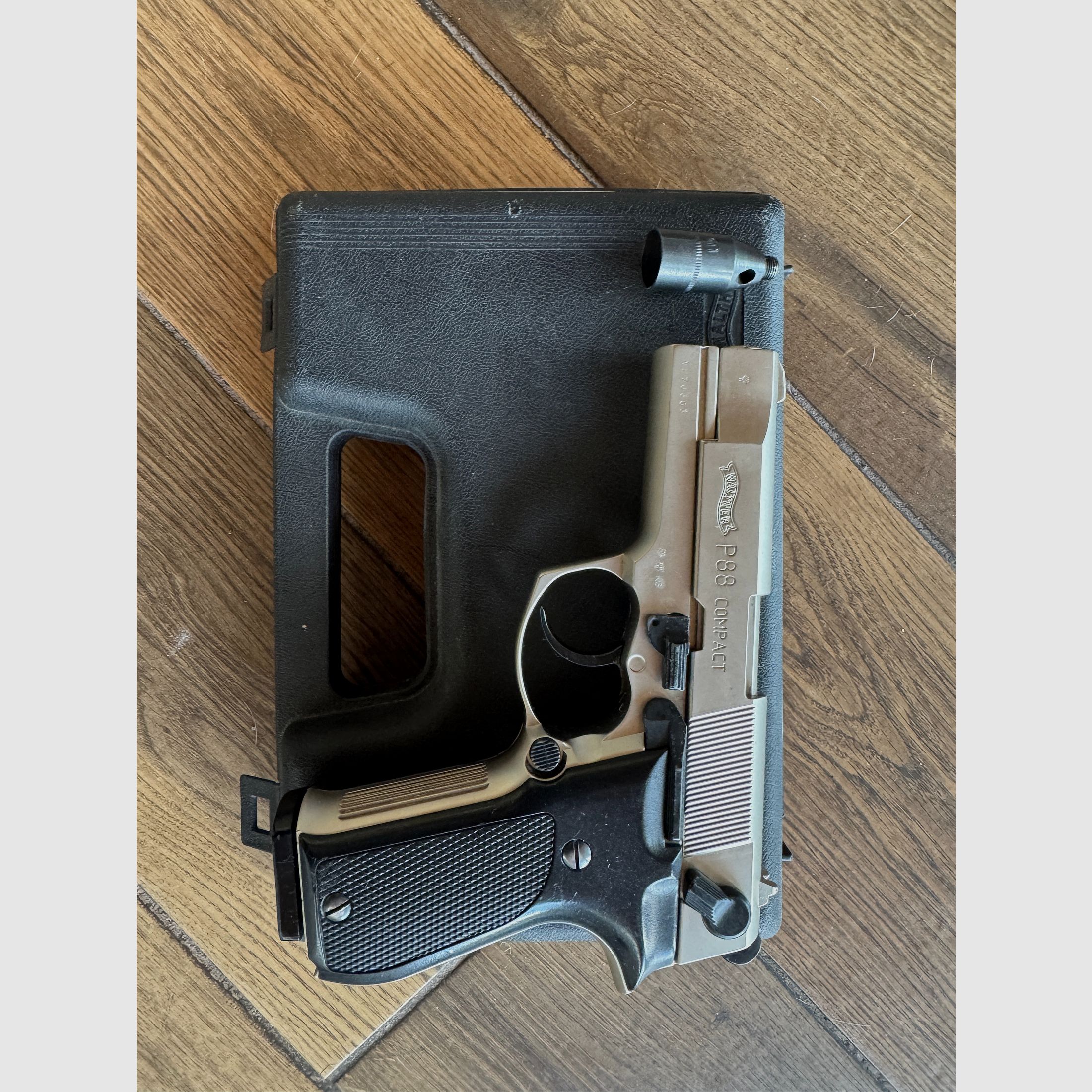  Walther P88 Schreckschuss Pistole 9mm P.A.K. bicolor/vernickelt