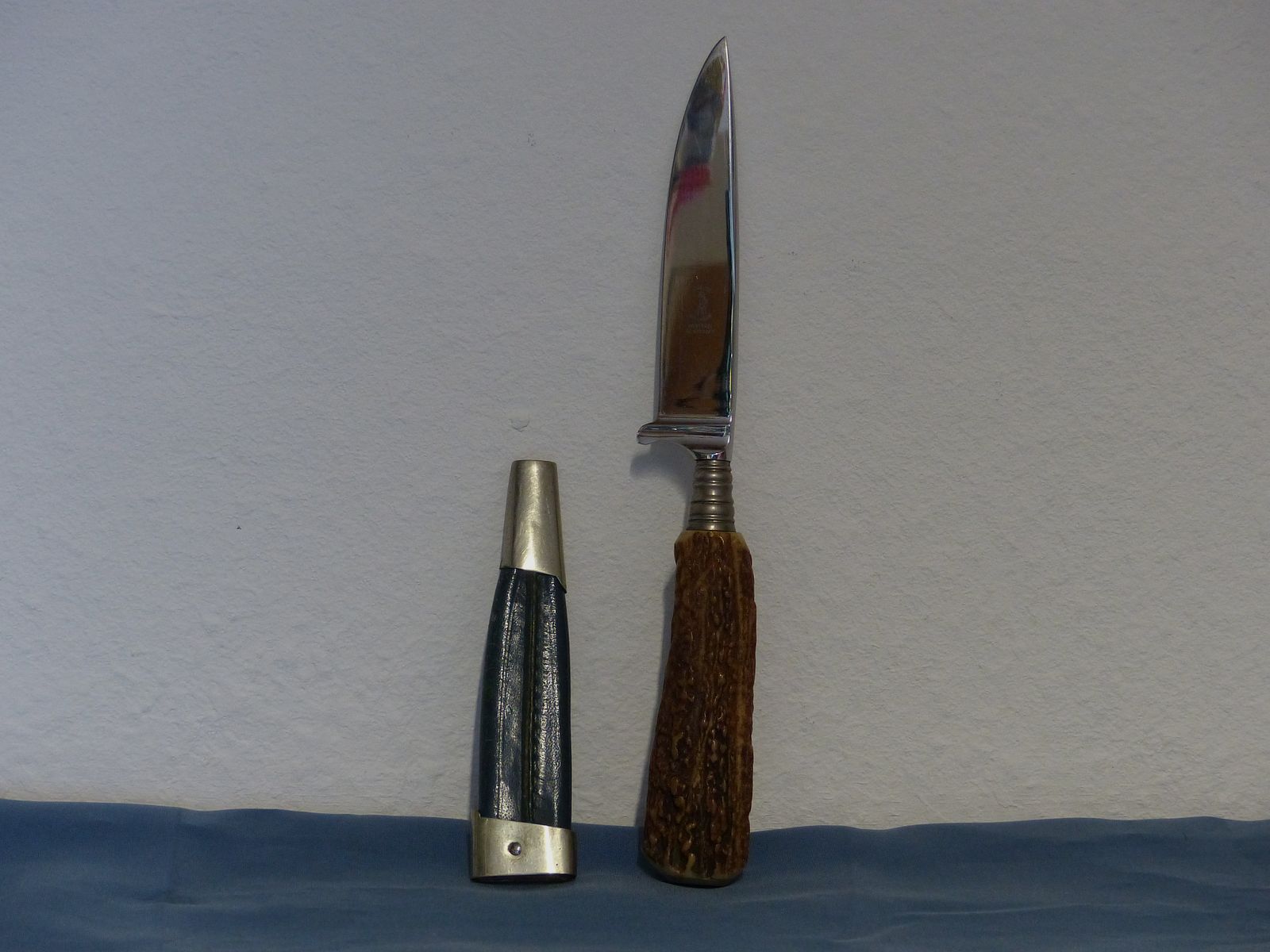 Bawarskie noże myśliwskie, noże tradycyjne, noże do przekąsek Anton Wingen Jr. z uchwytem z poroża jelenia, prawie antyczne