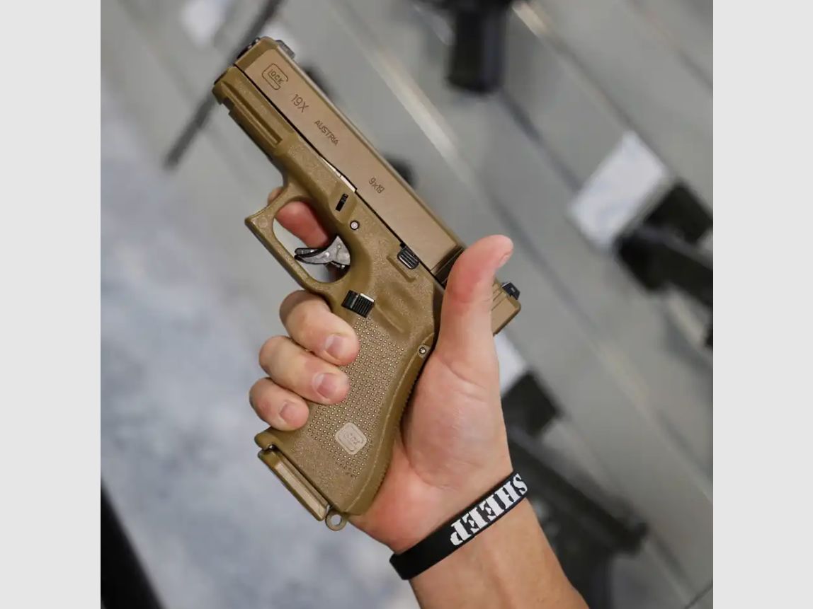 Glock 19X – 9mm Luger Pistol | Coyote Brown / Tan
