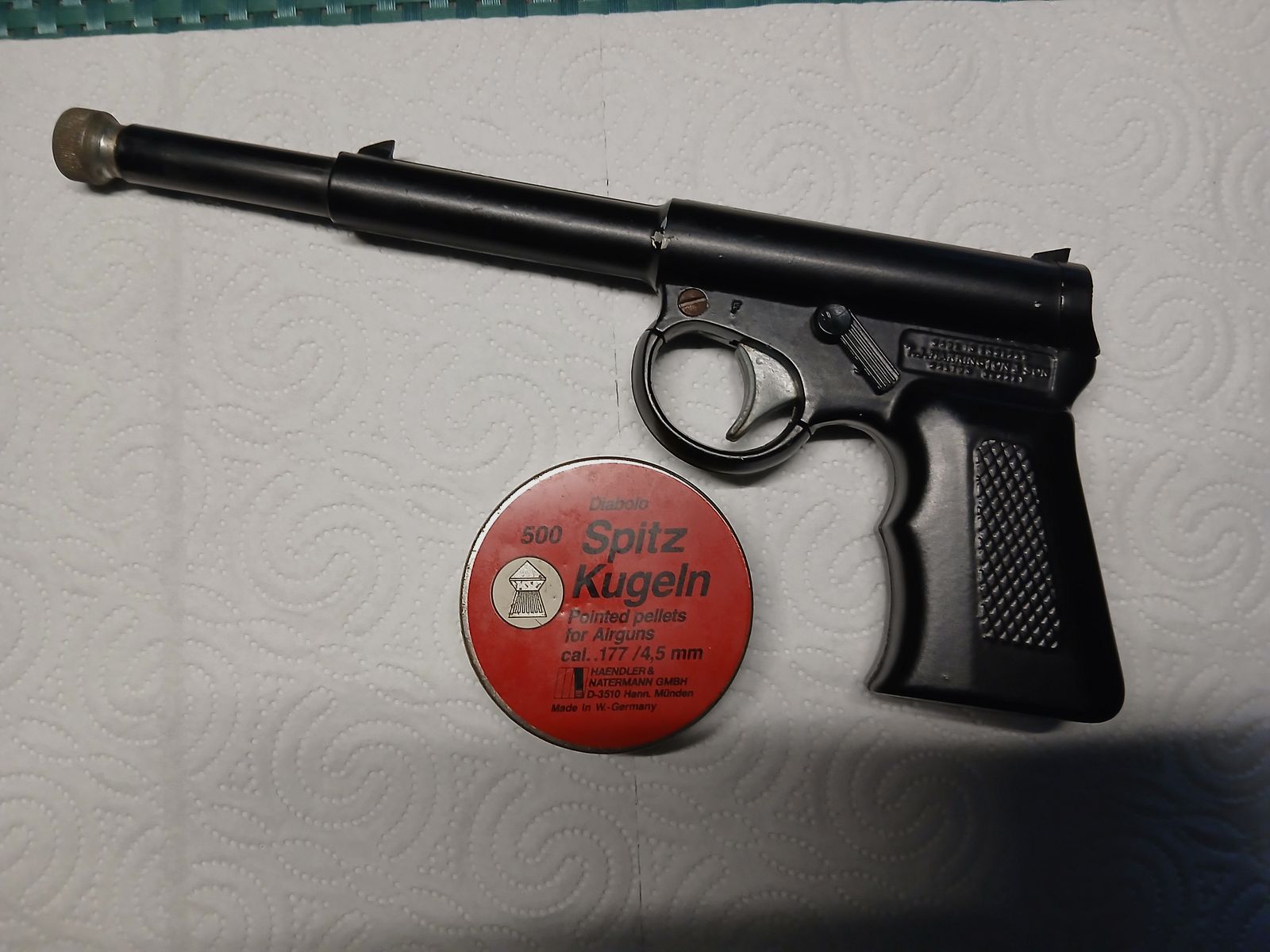 TJ Harrington “The Gat Red Box” .177 Pop-Out-Pistole.